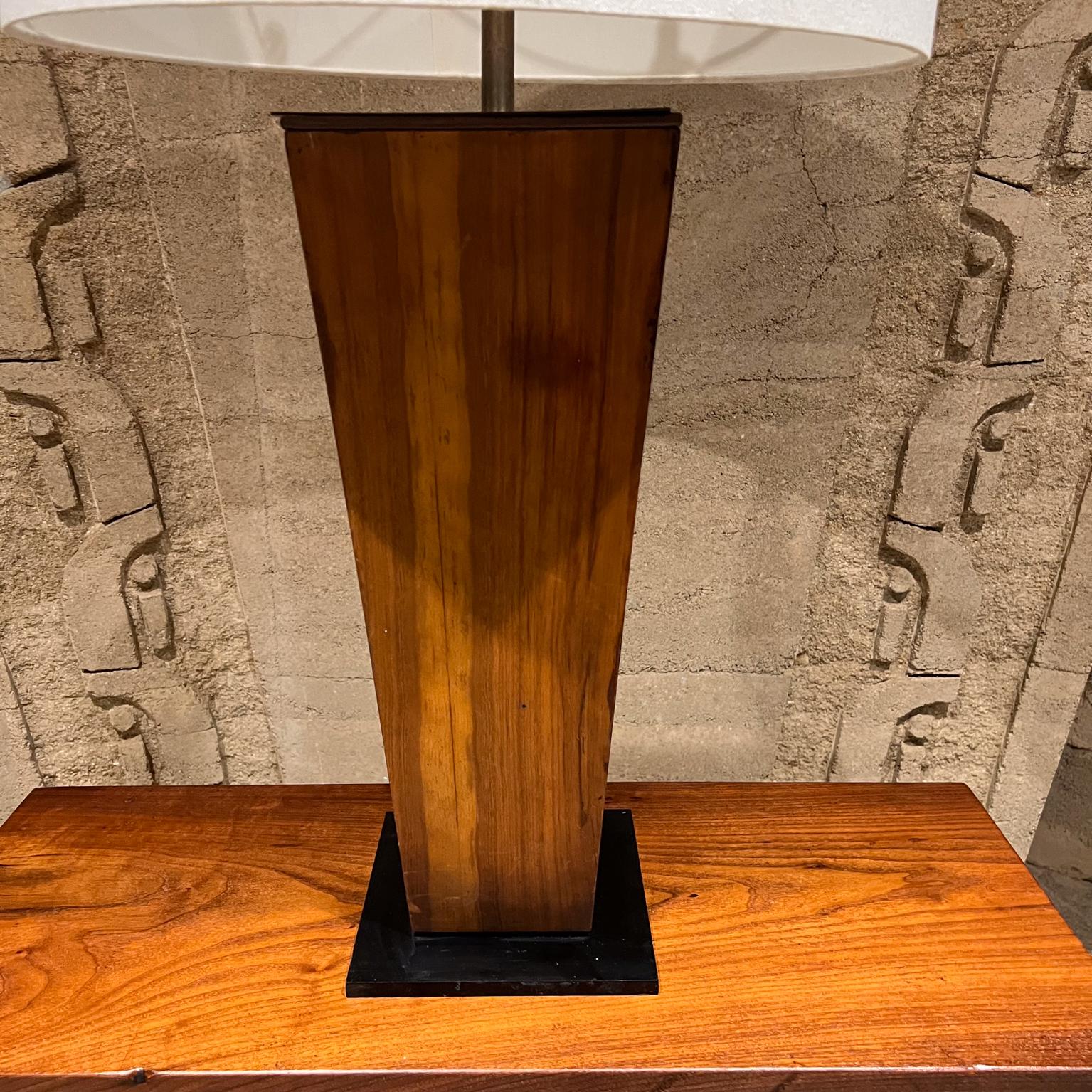 Mexicain 1950s Modernist Sculptural Table Lamp Exotic Wood Mexico en vente
