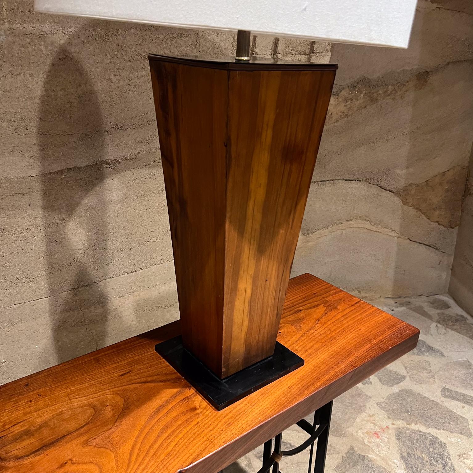 1950s Modernist Sculptural Table Lamp Exotic Wood Mexico Bon état - En vente à Chula Vista, CA