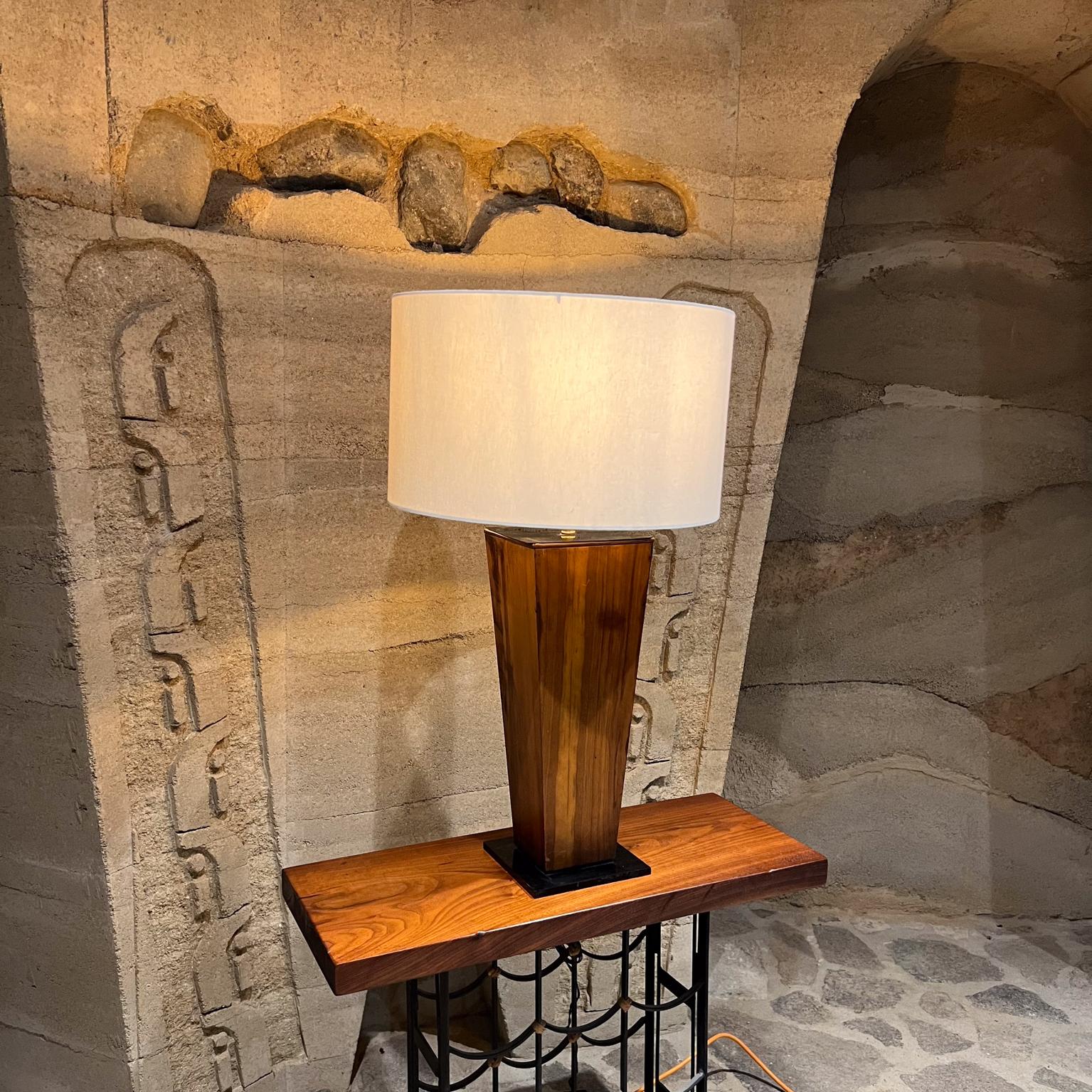20ième siècle 1950s Modernist Sculptural Table Lamp Exotic Wood Mexico en vente