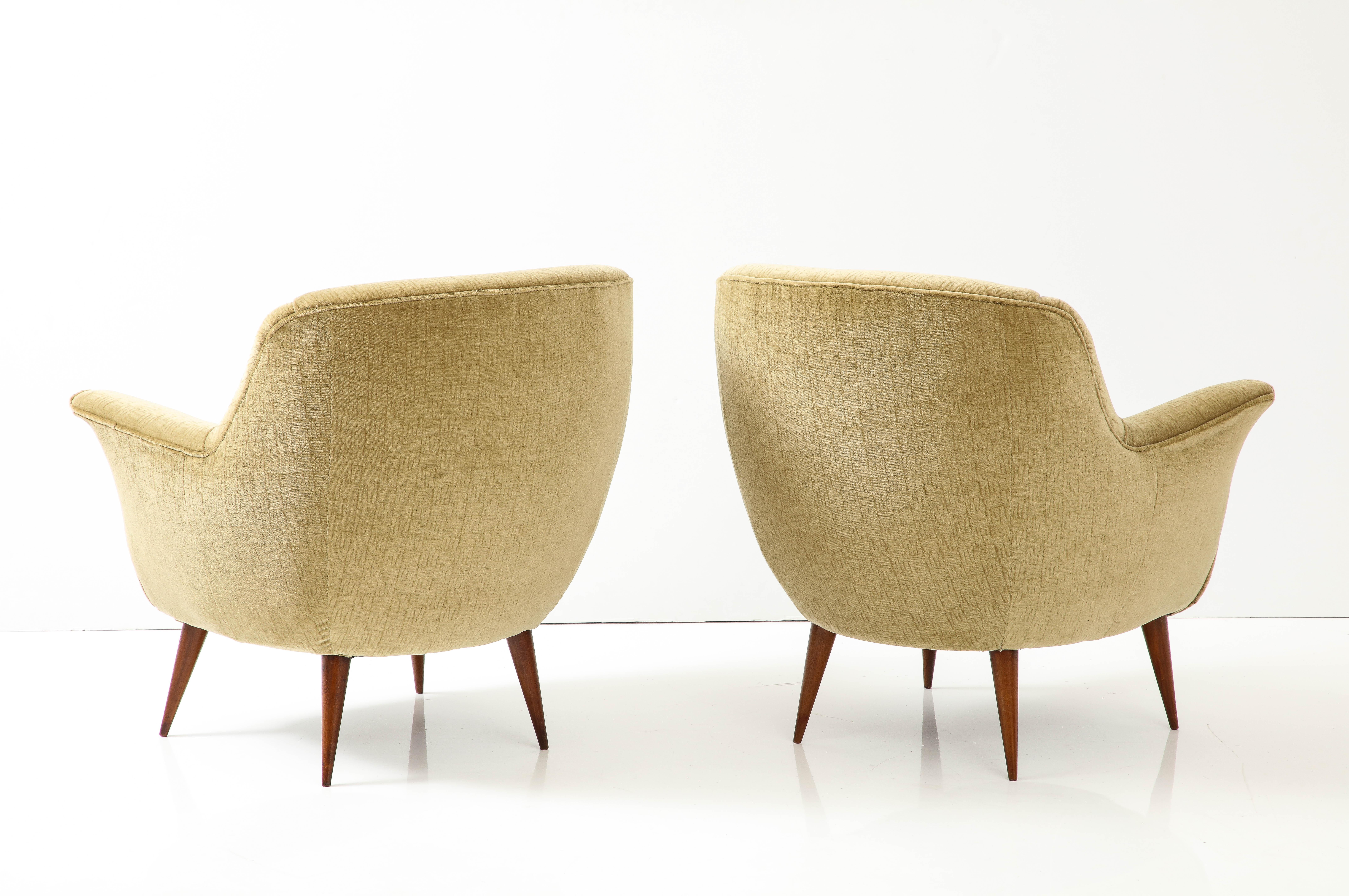 1950's Modernist Gio Ponti Style Italian Lounge Chairs In Mohair Polsterung im Angebot 6