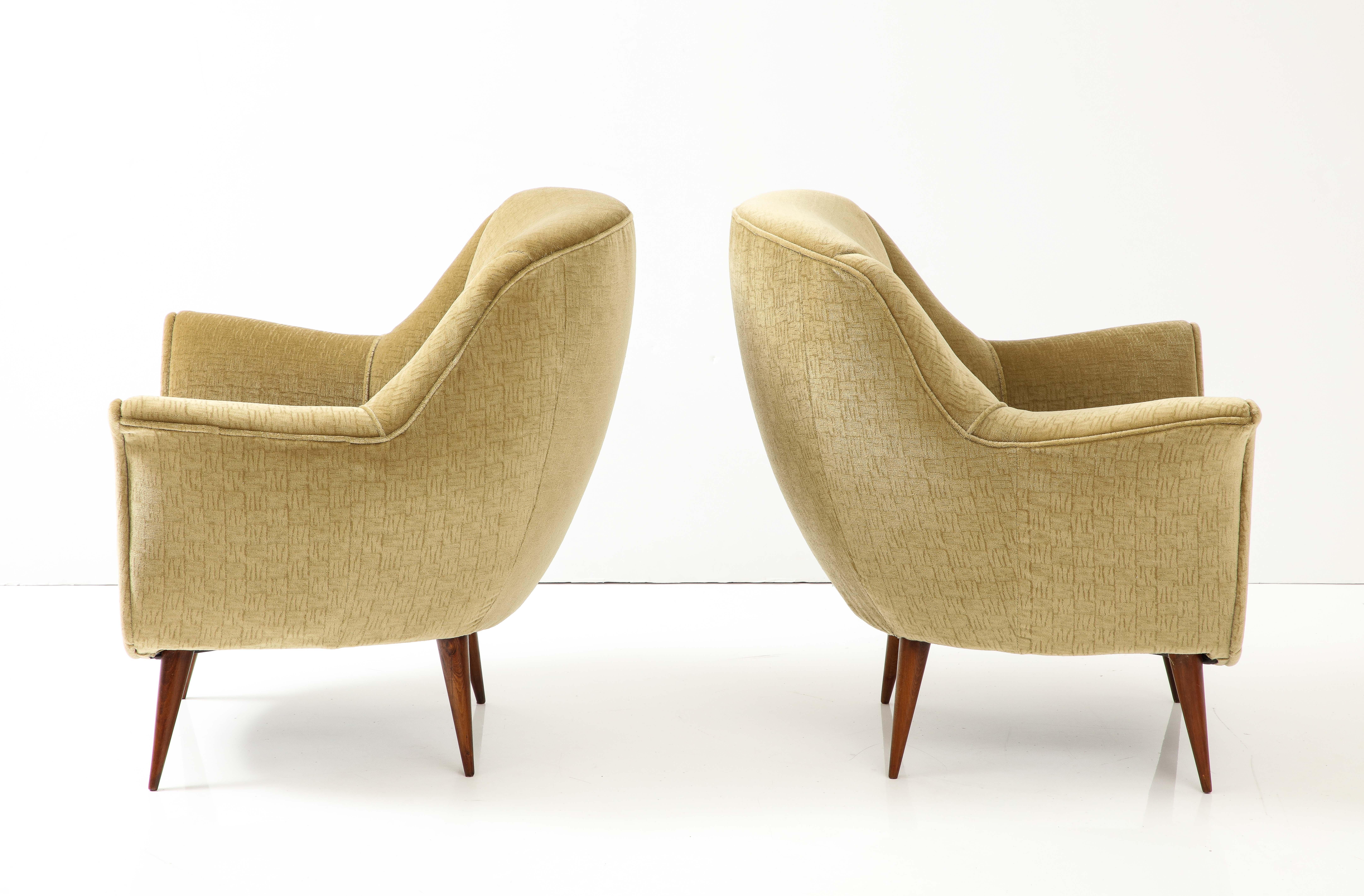 Beautiful pair of 1950's modernist lounge chairs in the style of Gio Ponti, fully restored and re-upholstered in Donghia Mohair fabric, with minor wear and patina due to age and use.