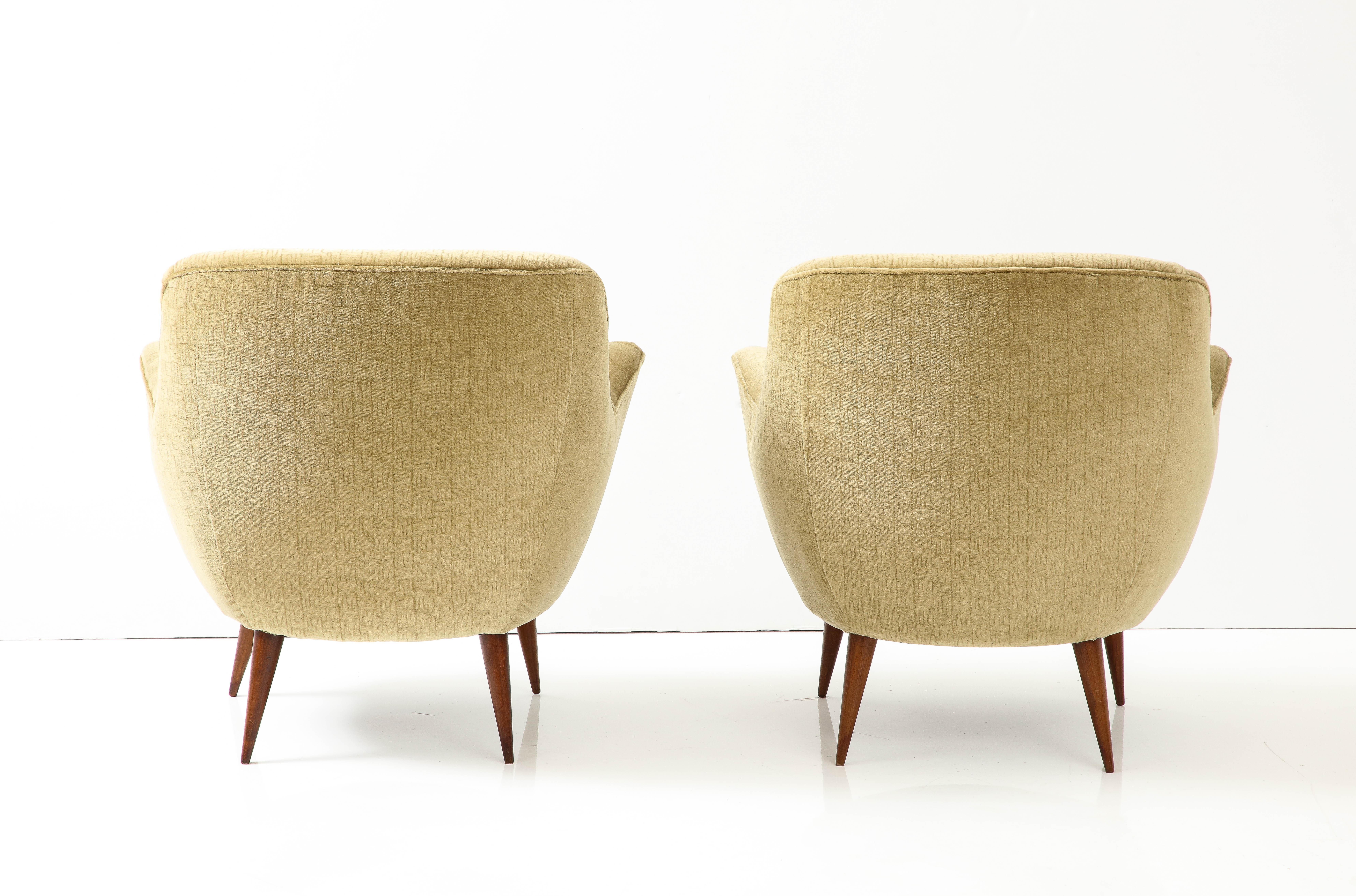 1950's Modernist Gio Ponti Style Italian Lounge Chairs In Mohair Upholstery For Sale 4