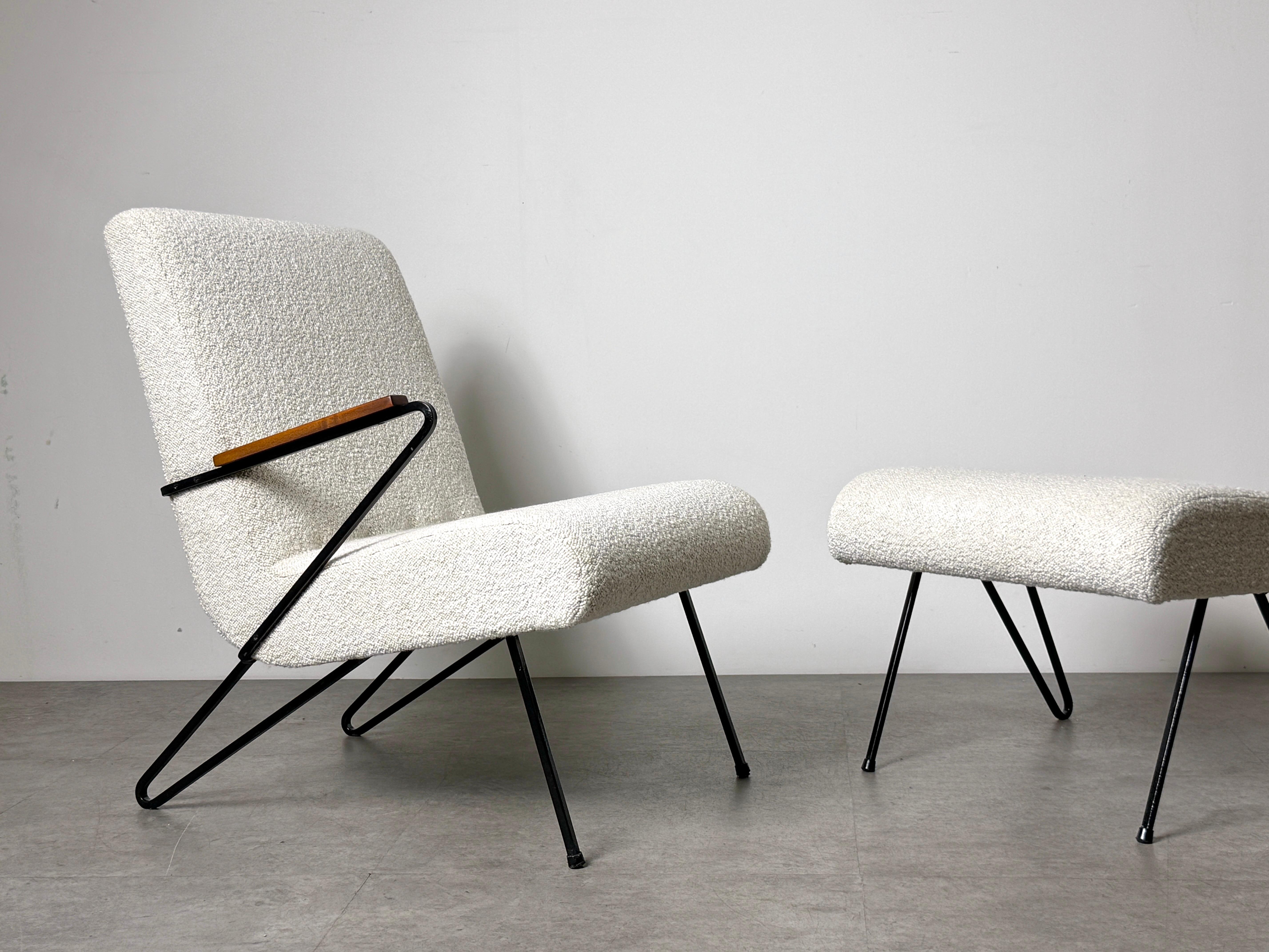 Mid-Century Modern 1950's American Modernist Iron Z Frame Lounge Chair and Ottoman in Cream Boucle For Sale