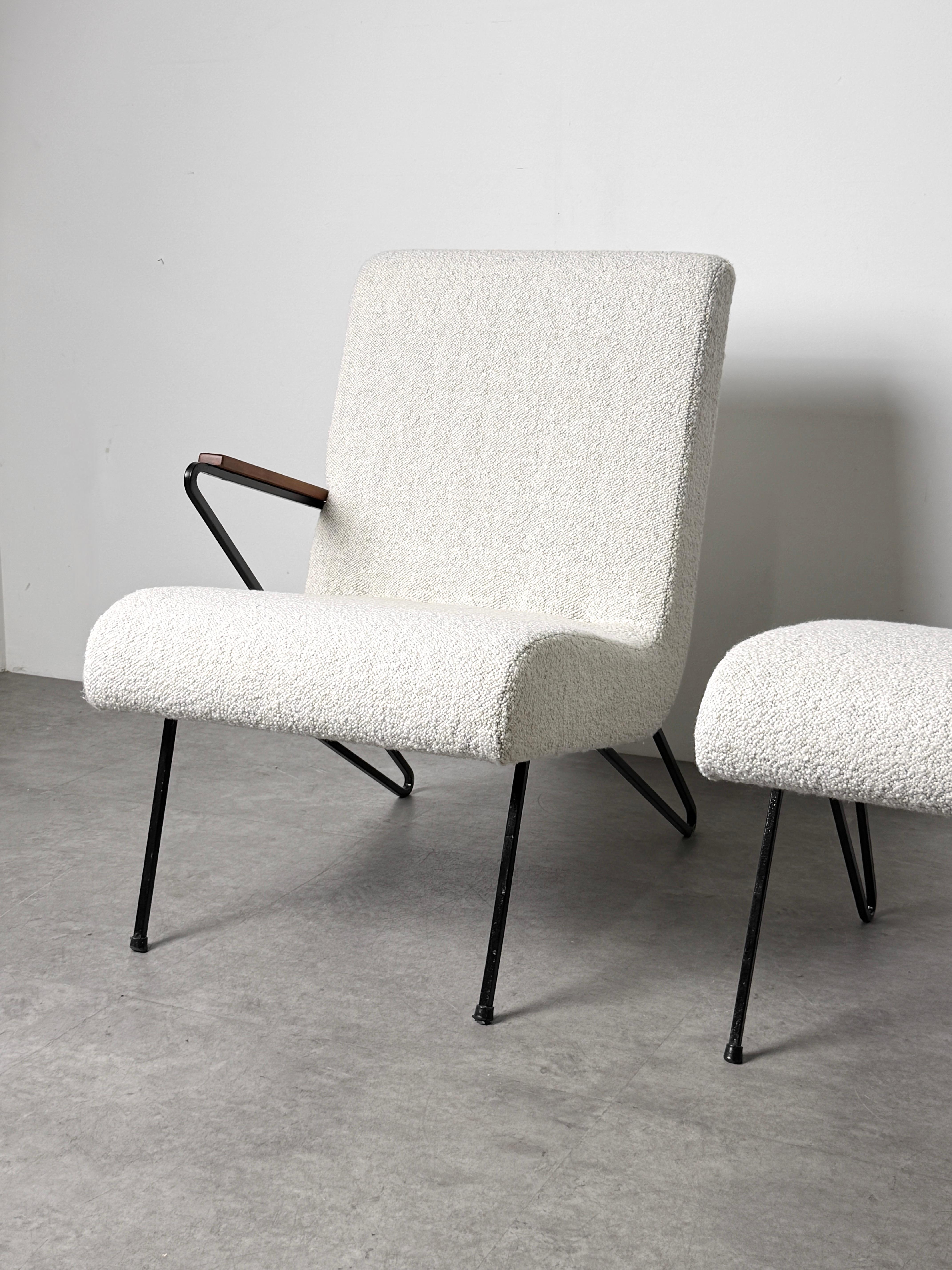 Bouclé 1950's American Modernist Iron Z Frame Lounge Chair and Ottoman in Cream Boucle For Sale
