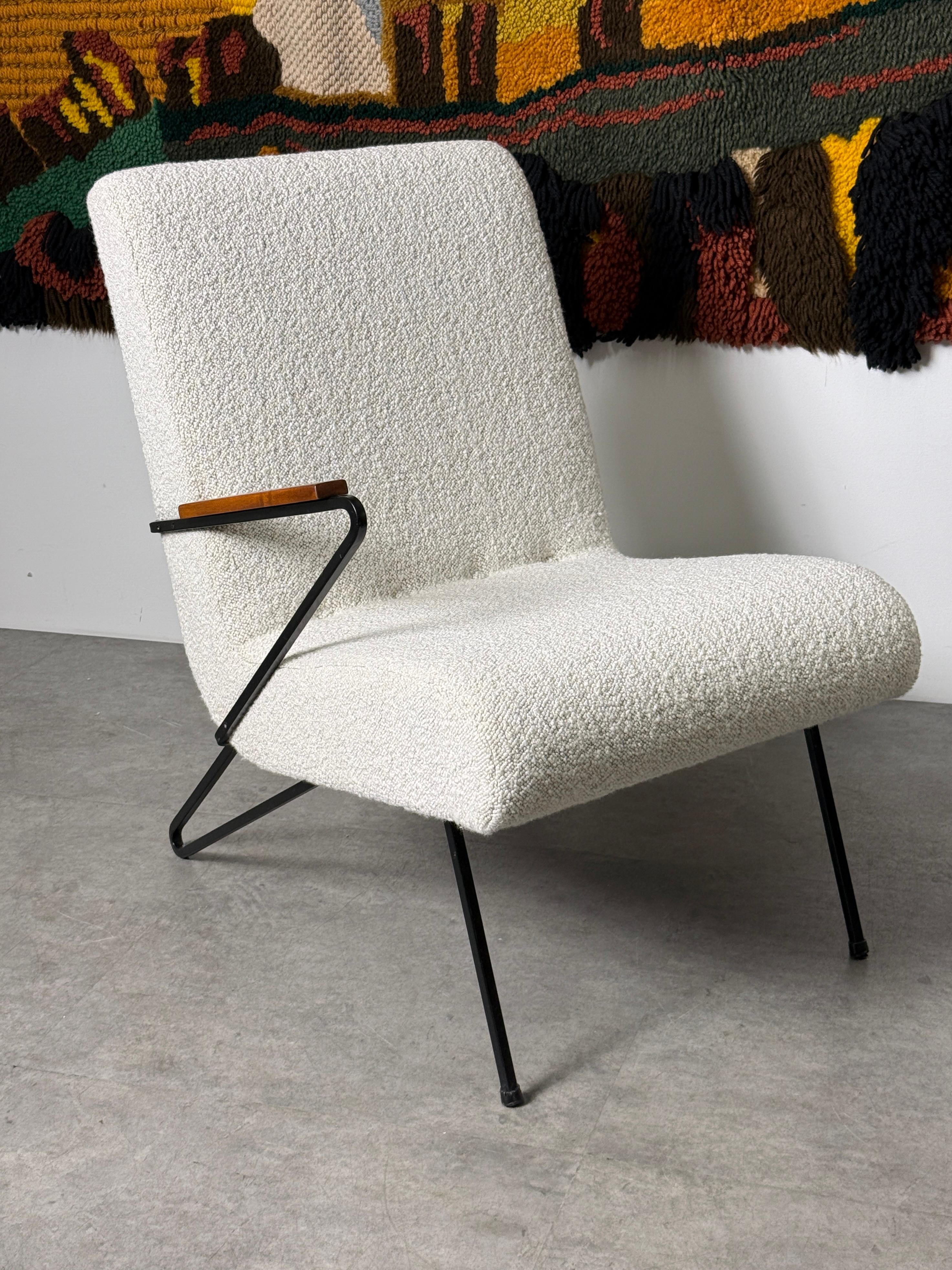 1950's American Modernist Iron Z Frame Lounge Chair and Ottoman in Cream Boucle For Sale 1