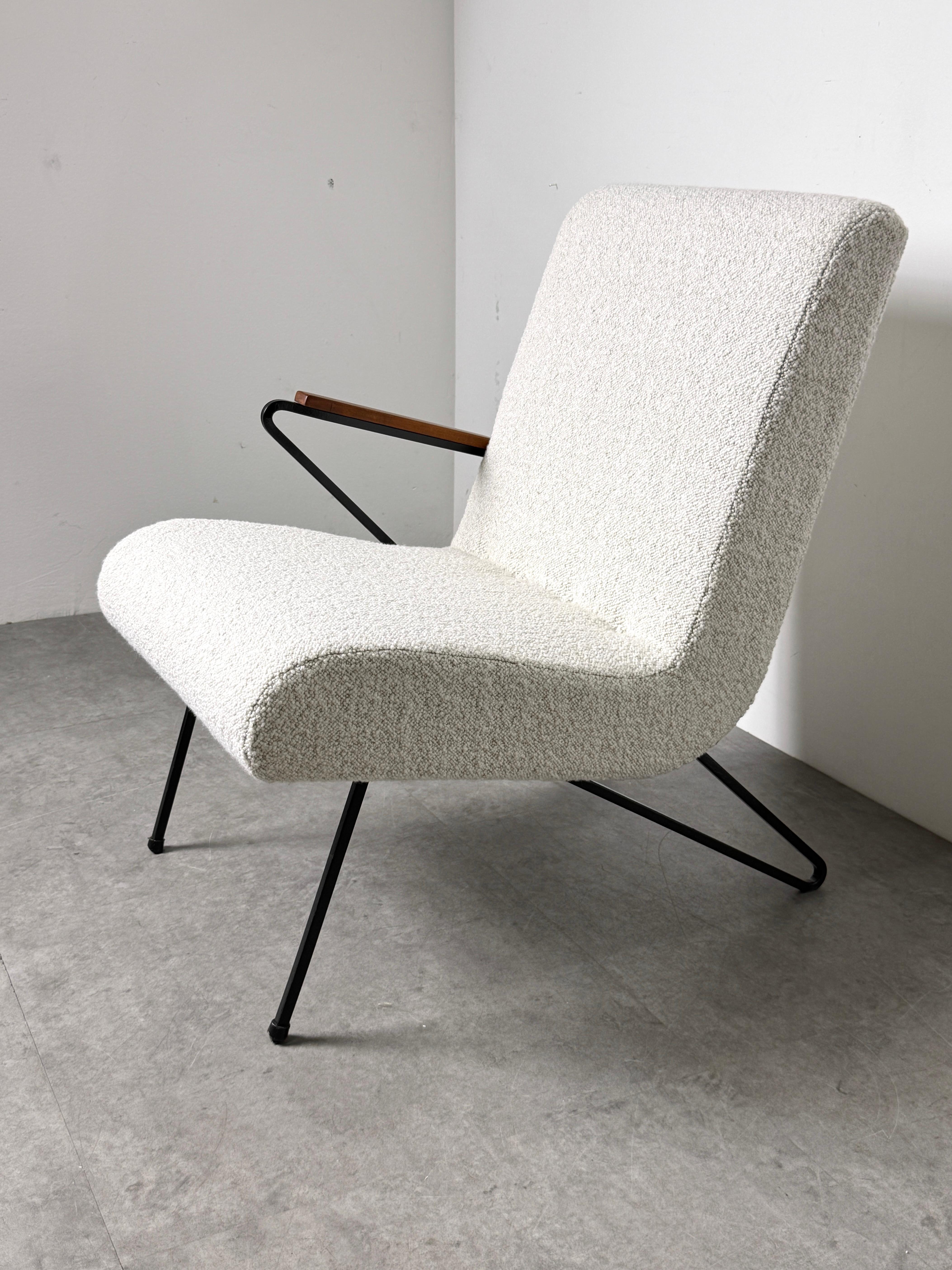 1950's American Modernist Iron Z Frame Lounge Chair and Ottoman in Cream Boucle For Sale 2