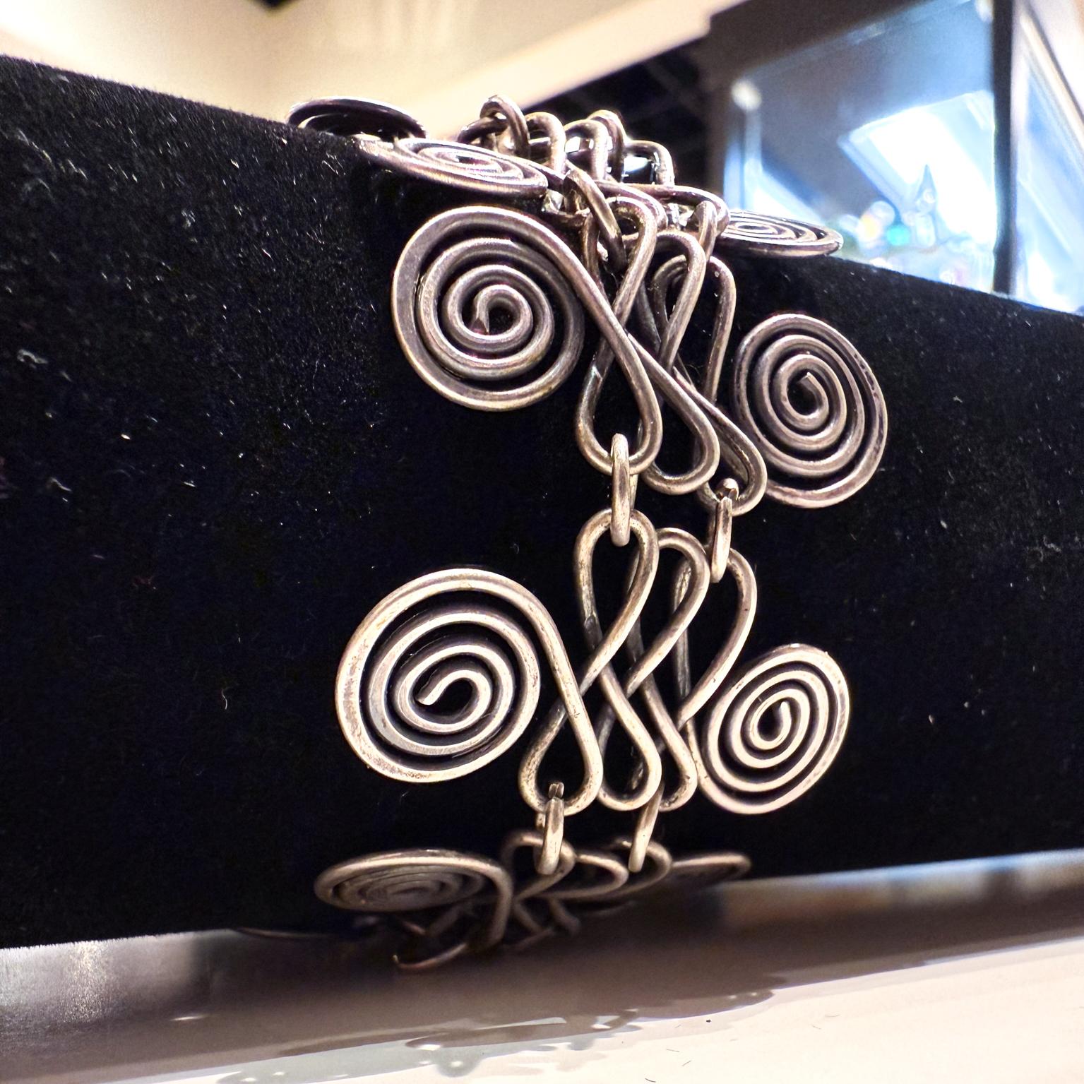 Bracciale a spirale in argento in stile Miró modernista del 1950 In condizioni buone in vendita a Chula Vista, CA