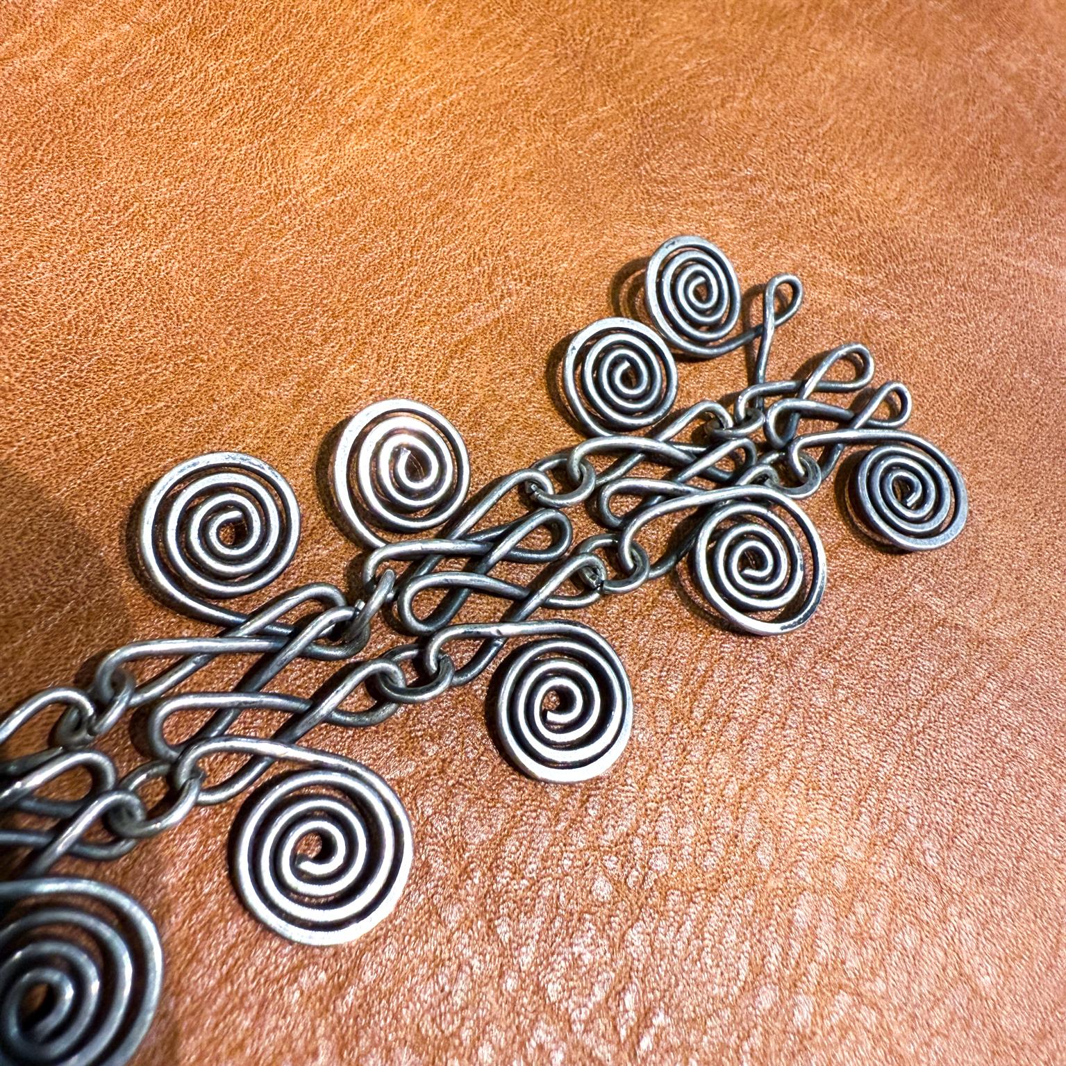 Argento Bracciale a spirale in argento in stile Miró modernista del 1950 in vendita