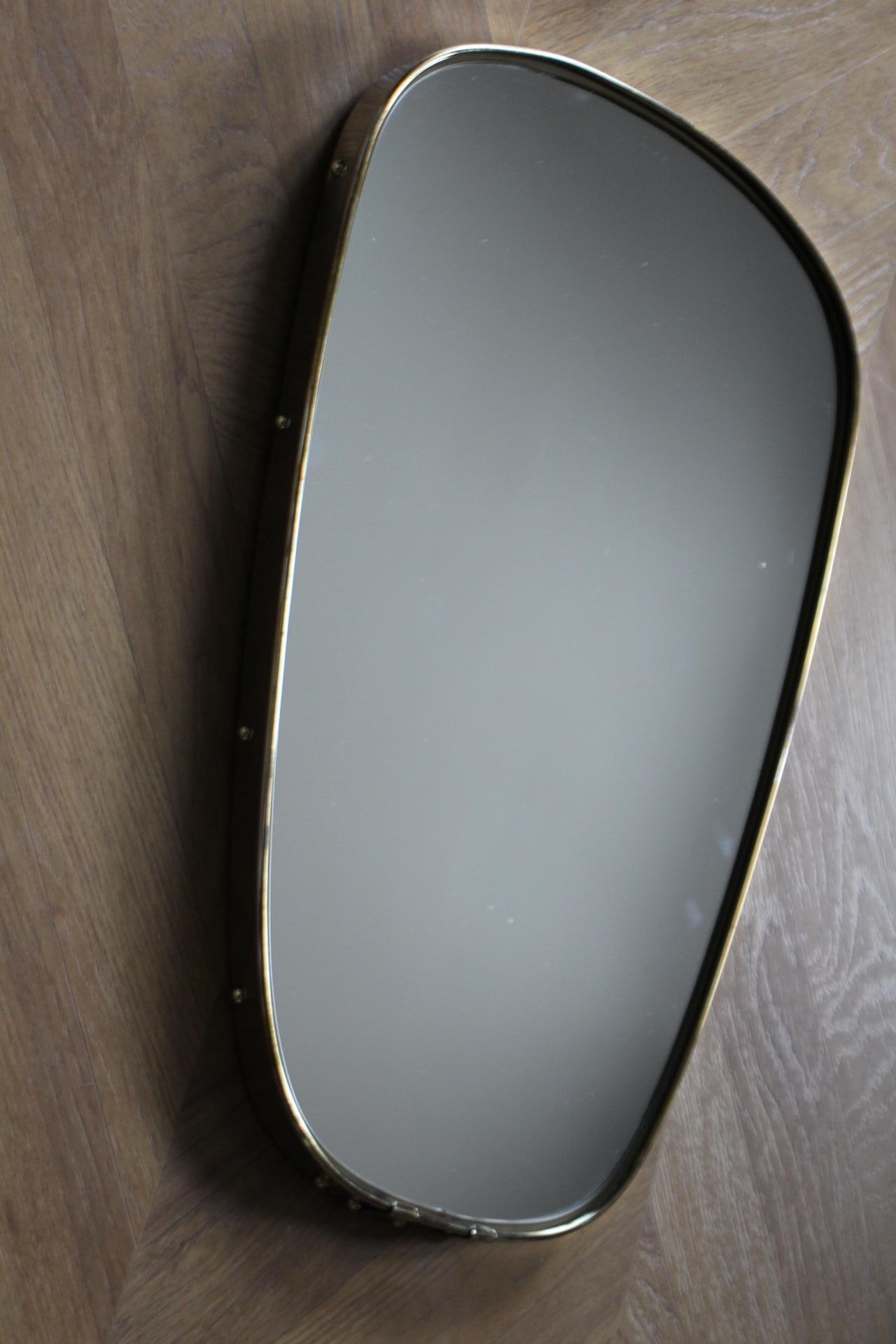 Metà XX secolo Specchio da parete modernista in ottone e cromo degli anni '50, stile Gio Ponti in vendita