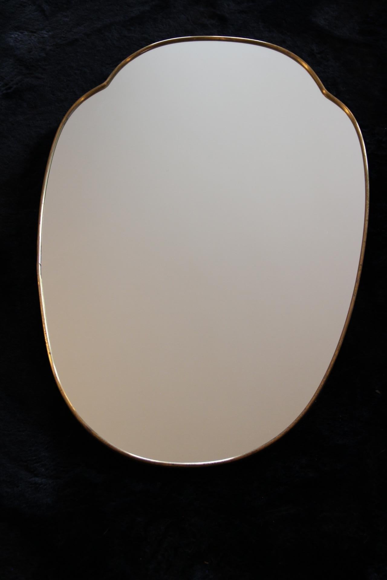 1950's Modernist Shaped Brass Wall Mirror , Gio Ponti Style en vente 5