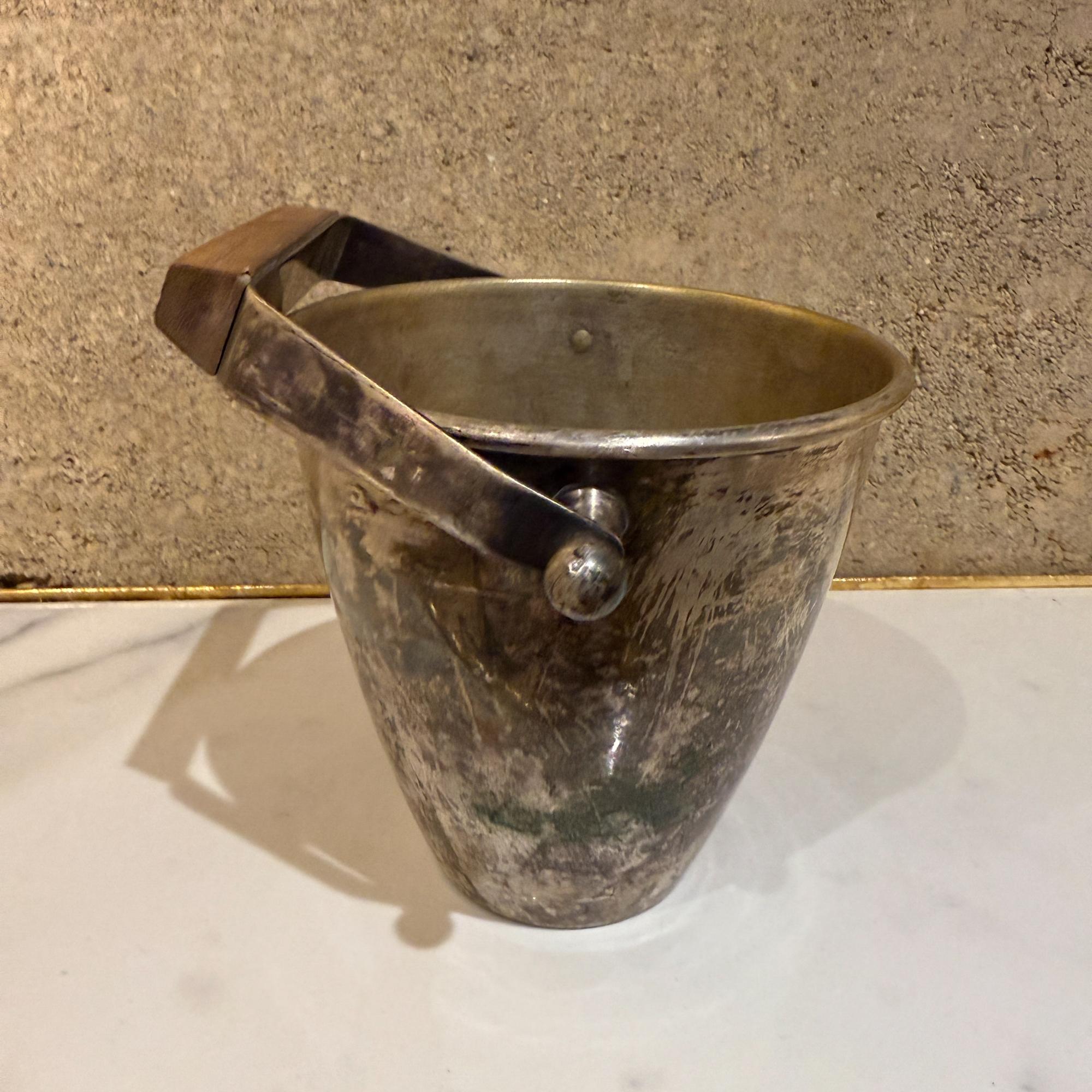Mid-century Modernist Silver Plate Ice Bucket Wood Handle Sculptural In Good Condition For Sale In Chula Vista, CA
