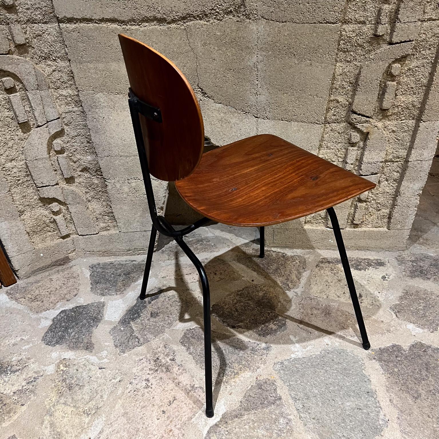 Molded Bent Plywood Chair Metal Base Eames Style, 1950s  Mid Century In Good Condition For Sale In Chula Vista, CA