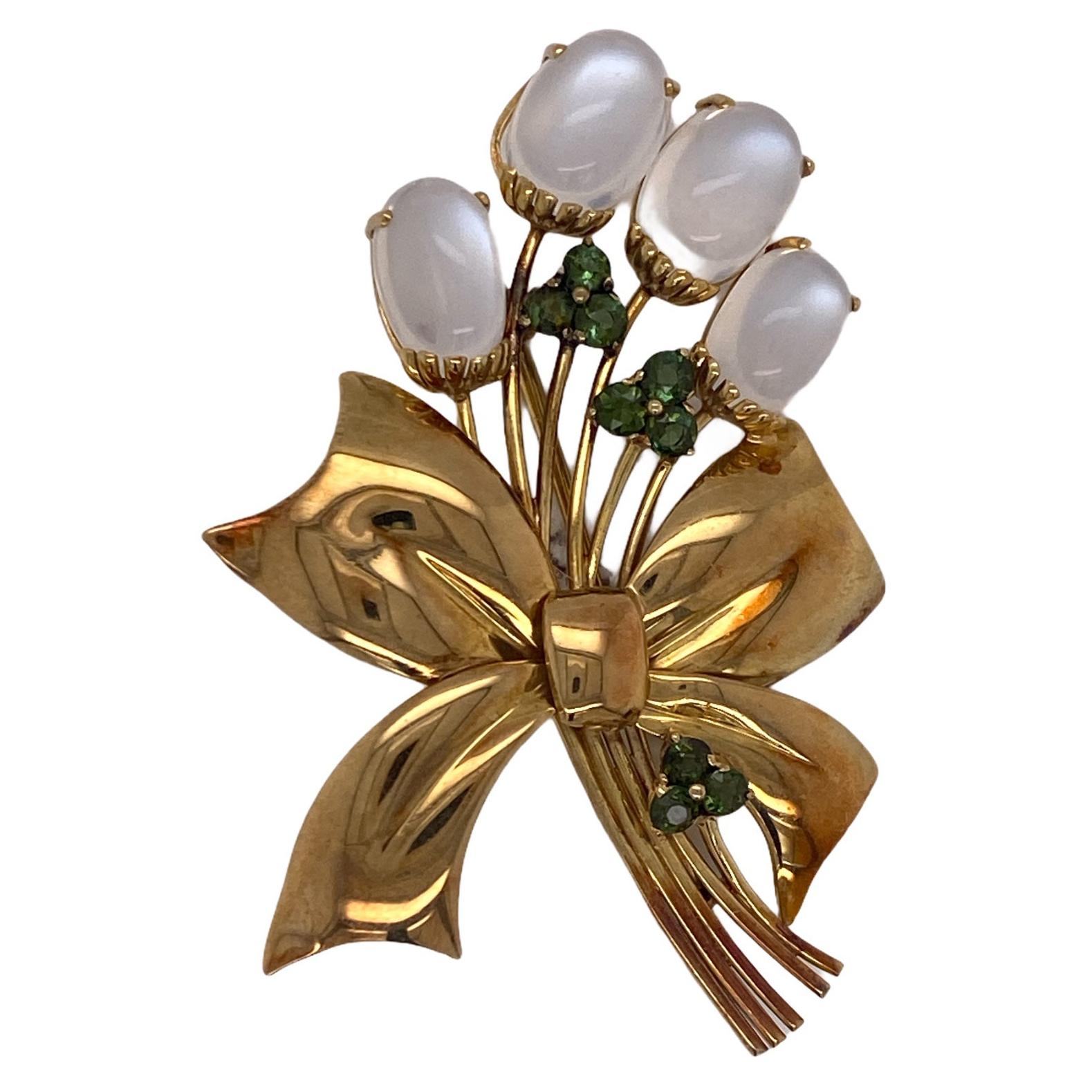 1950's Moonstone Perdiot 14 Karat Yellow Gold Wheat Ribbon Retro Brooch Pin For Sale