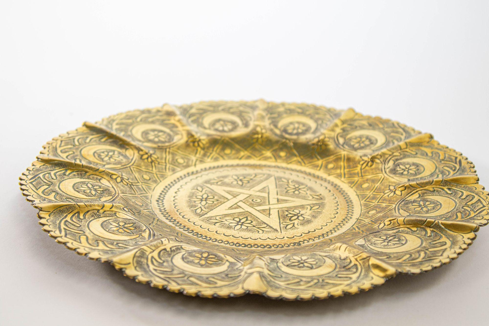 1950s Moroccan Brass Tray with Star and Moon Pattern 13 in. Diameter For Sale 7