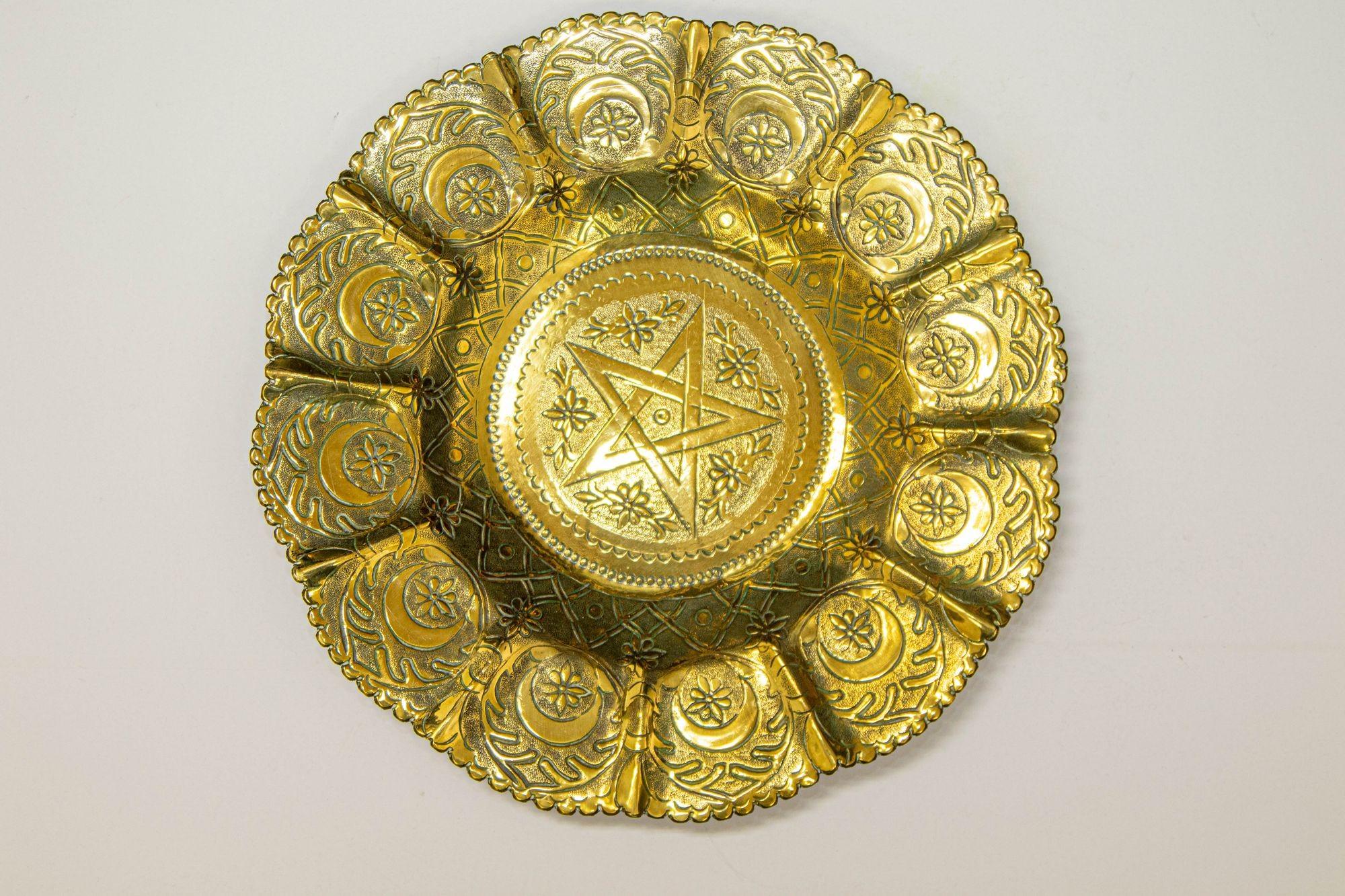 1950s Moroccan Brass Tray with Star and Moon Pattern 13 in. Diameter For Sale 9