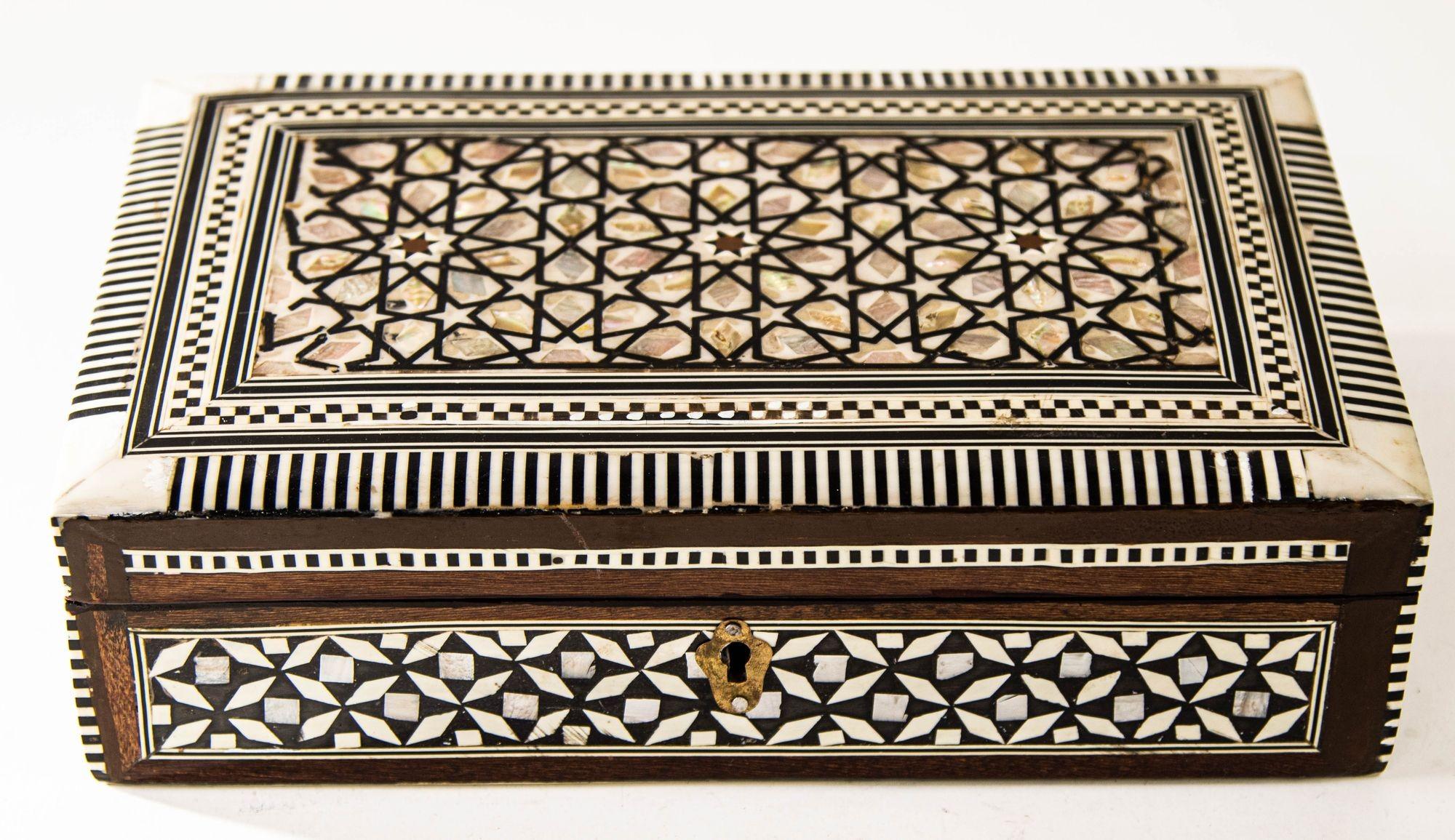 Vintage 1950s Mosaic Mother of Pearl Inlaid Decorative Middle Eastern Islamic Box.
Mosaik Large Luxury Decorative Middle Eastern Islamic Vanity Box.
Middle Eastern Mosaic Wood Box with Inlays of Bone and Mother of Pearl, C. 1950s
Exquisite