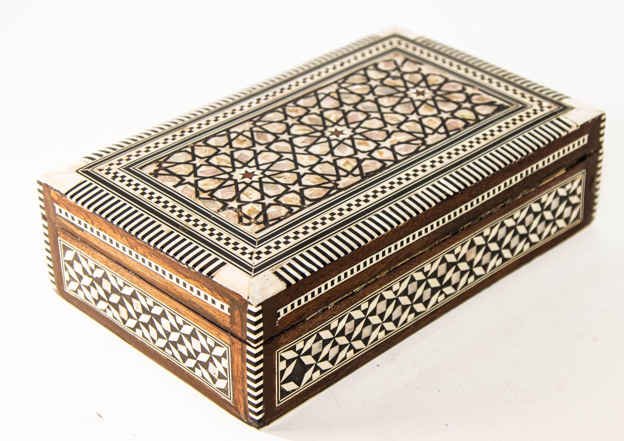 20th Century 1950s Mosaic Mother of Pearl Inlaid Decorative Middle Eastern Islamic Box