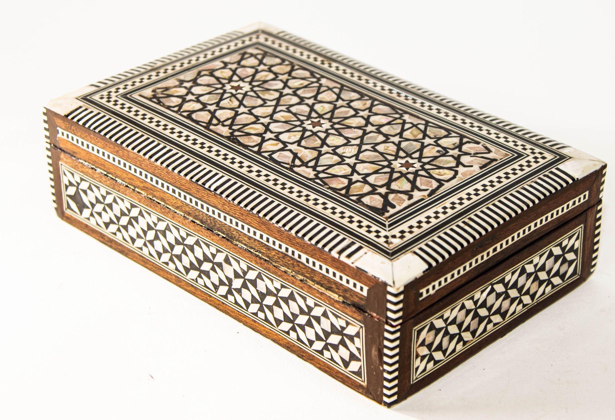 1950s Mosaic Mother of Pearl Inlaid Decorative Middle Eastern Islamic Box 2