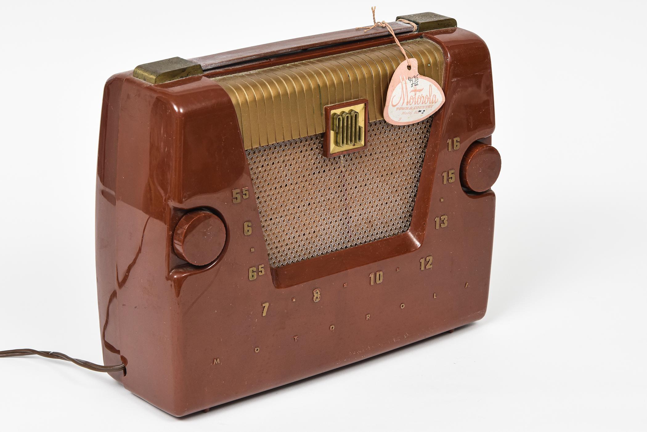 Motorola Town & Country Modell 6L2 Porzellan- Butterscotch- Radio, 1950er Jahre (Moderne der Mitte des Jahrhunderts) im Angebot