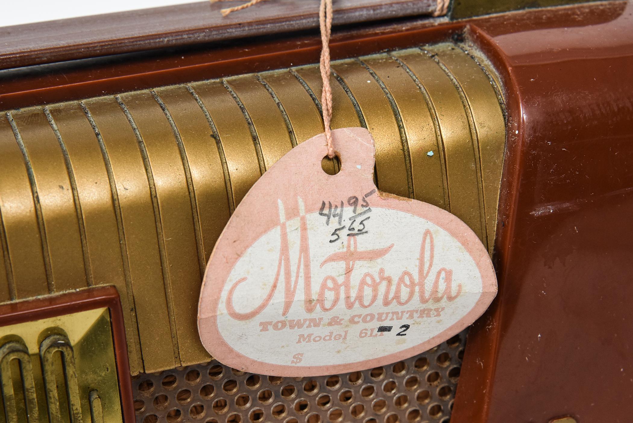 Motorola Town & Country Modell 6L2 Porzellan- Butterscotch- Radio, 1950er Jahre (amerikanisch) im Angebot