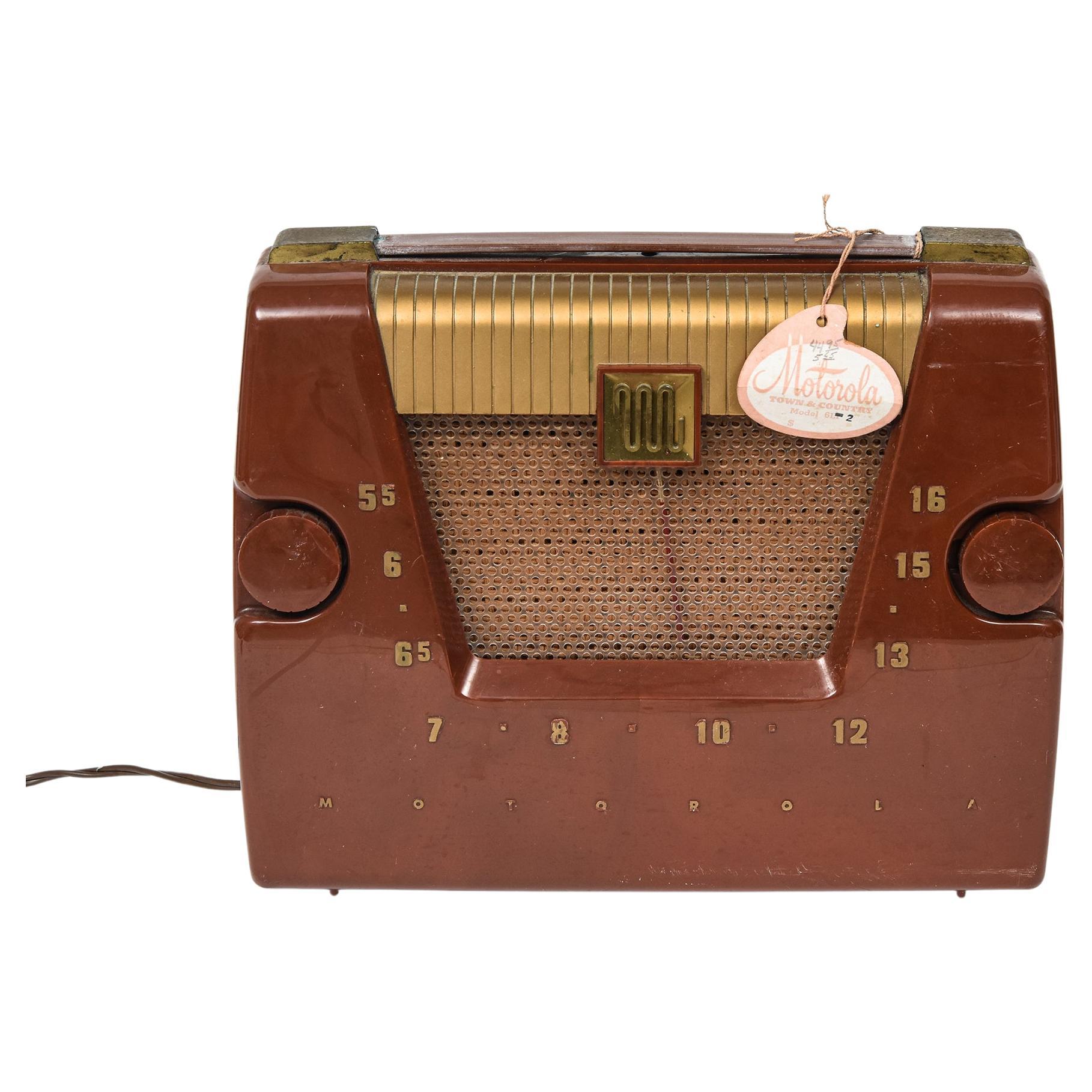 1950s Motorola Town & Country Model 6L2 Portable Butterscotch Radio For Sale