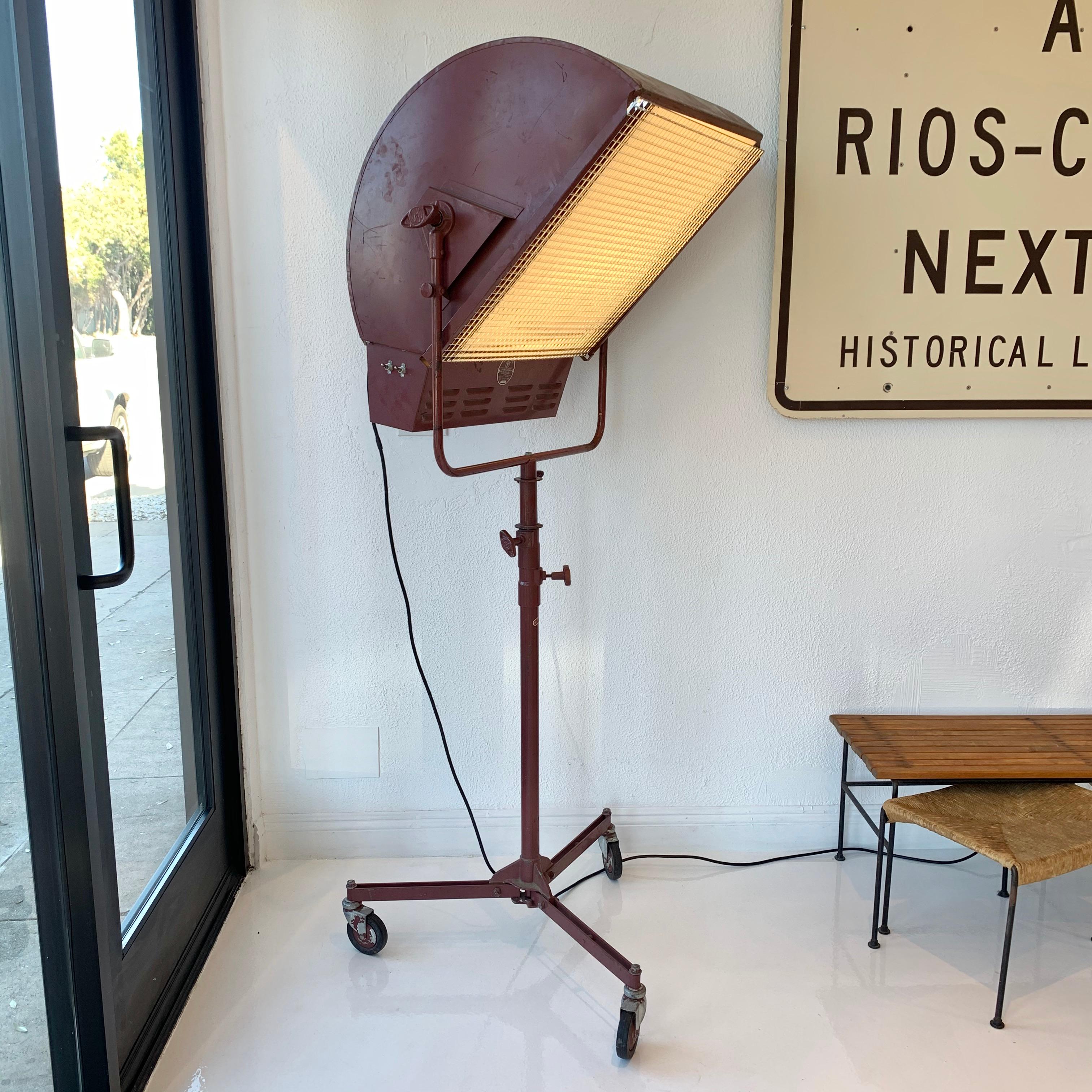 Great 1950s stage light manufactured by Mole-Richardson in California. One of the original pioneers of studio lighting and still in business today. Large ambient light fixture that rotates in all directions. Top end rotates 360 degrees like a Ferris