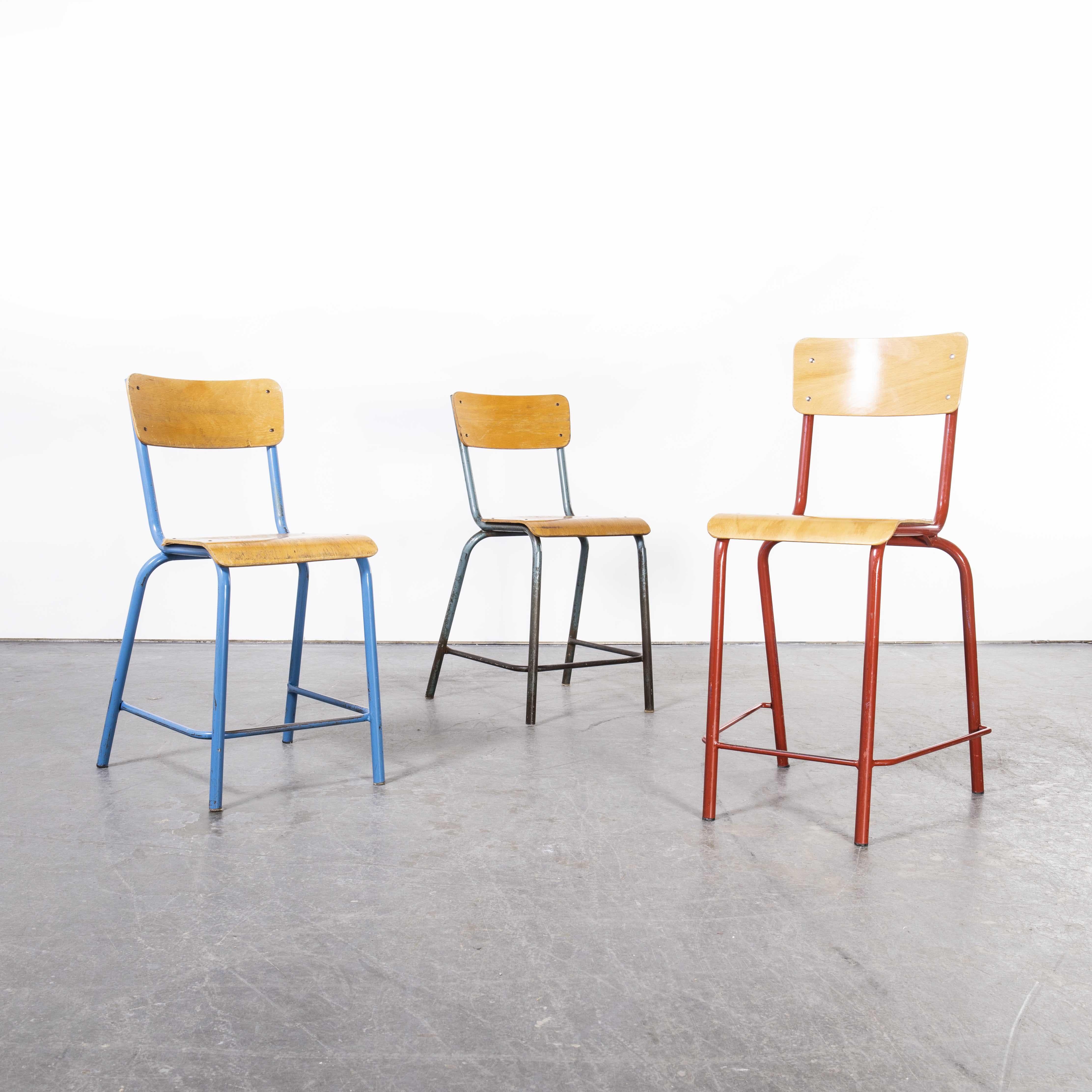 1950’s Mullca High Laboratory Stacking dining chairs – Set Of Three
1950’s Mullca High Laboratory Stacking dining chairs – Set Of Three. One of our most favourite chairs the higher seat (54 cm) laboratory high chairs made by Mullca, with the foot