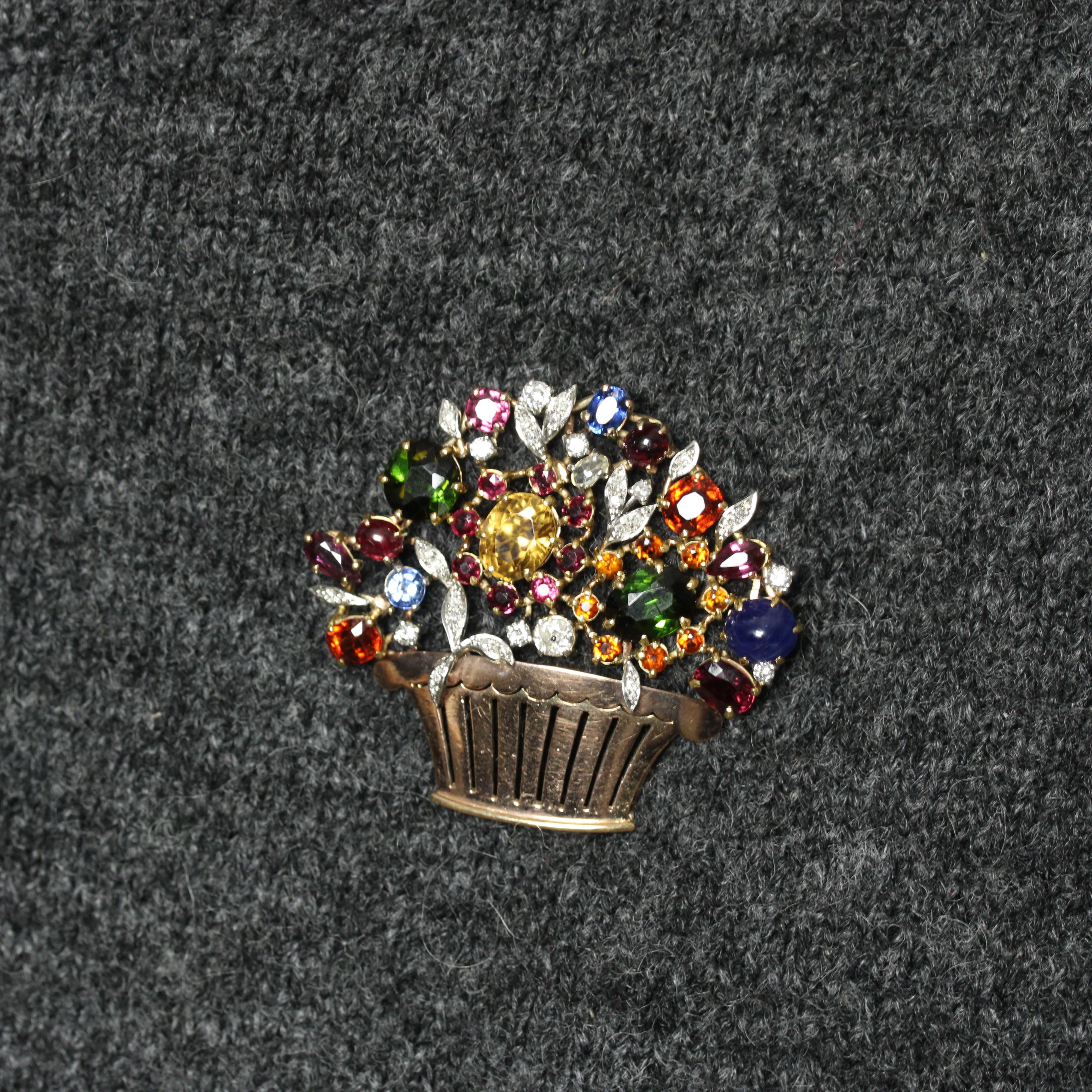 1950s Multi Precious Stones Rose Gold Tutti Frutti Bouquet Brooch For Sale 4