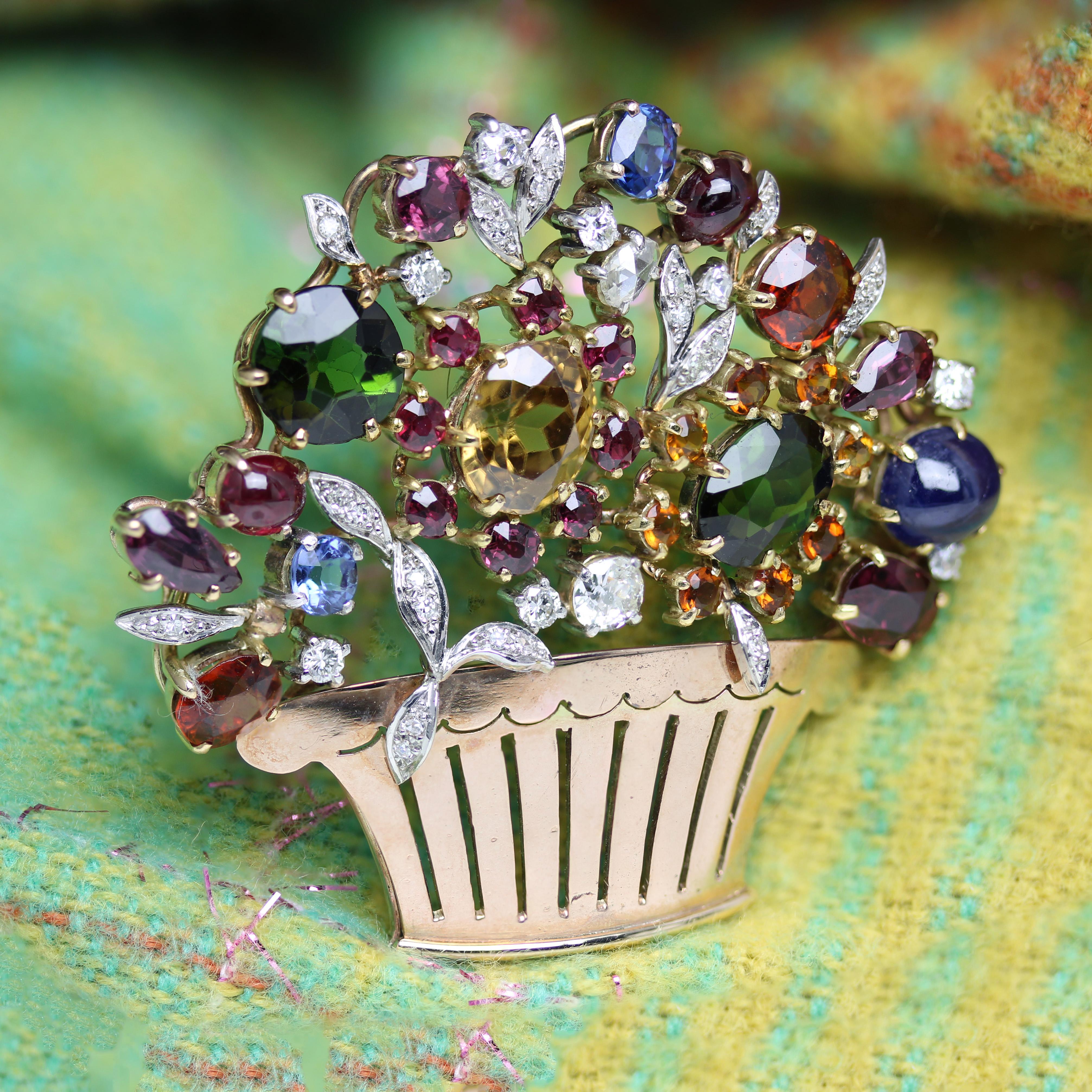 1950s Multi Precious Stones Rose Gold Tutti Frutti Bouquet Brooch For Sale 2