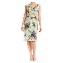 Robe drapée en satin de coton à fleurs multicolores des années 1950, drapée pour les courbes
