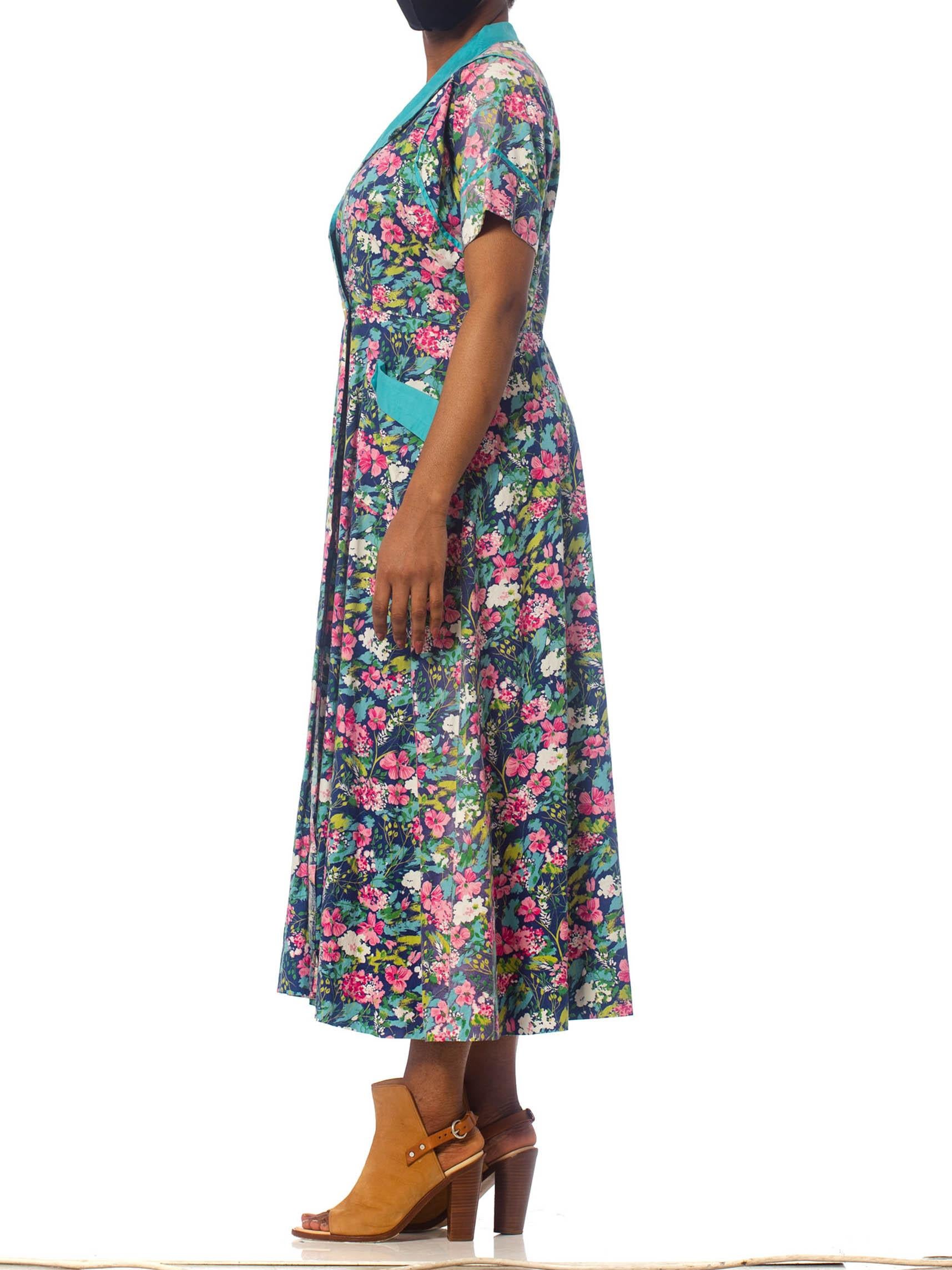 Donna 1950S Rosa e blu floreale cotone Wrap House Dress XL con tasche! in vendita