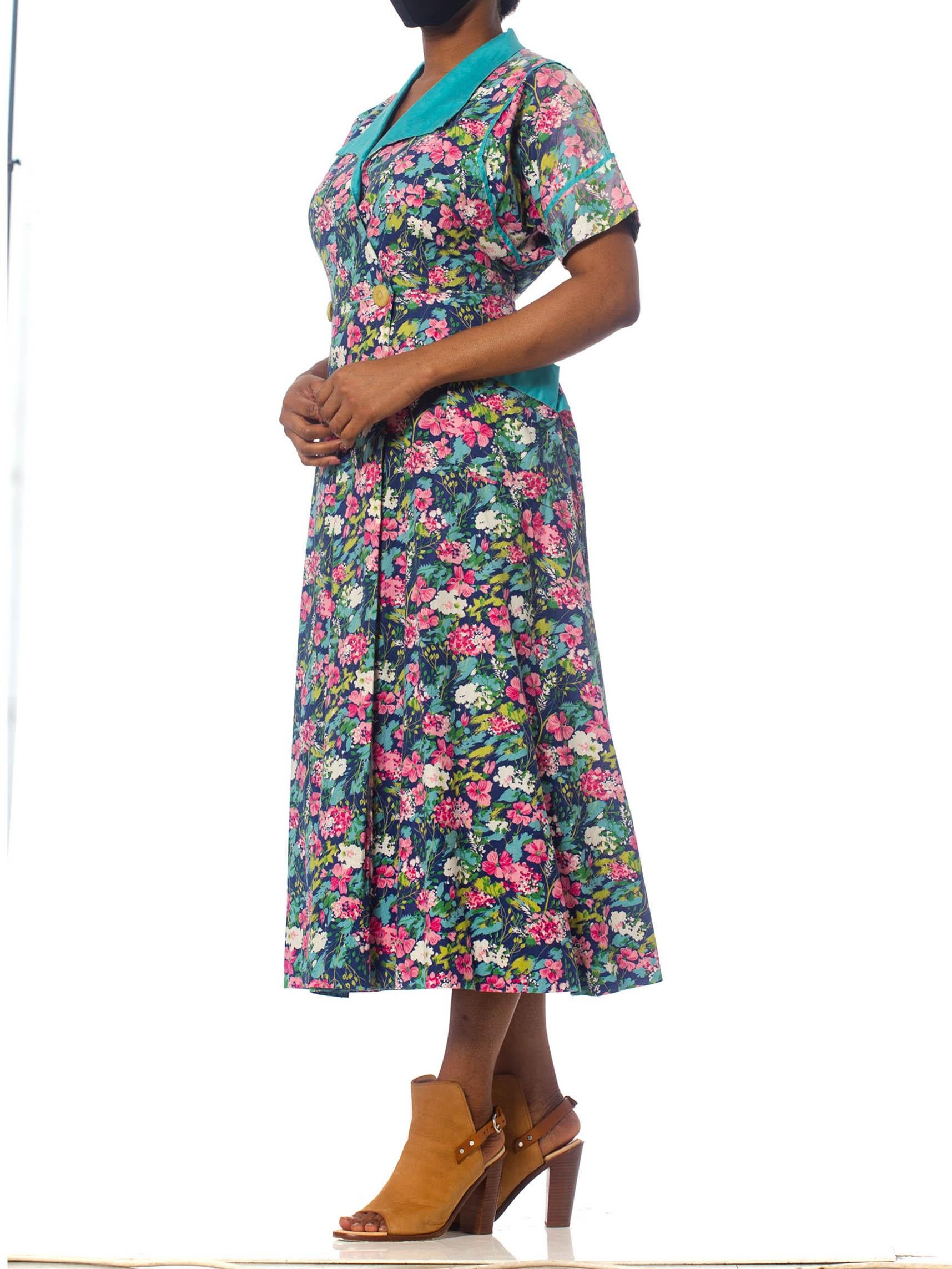 Gray 1950S Pink & Blue Floral Cotton Wrap House Dress XL With Pockets! For Sale