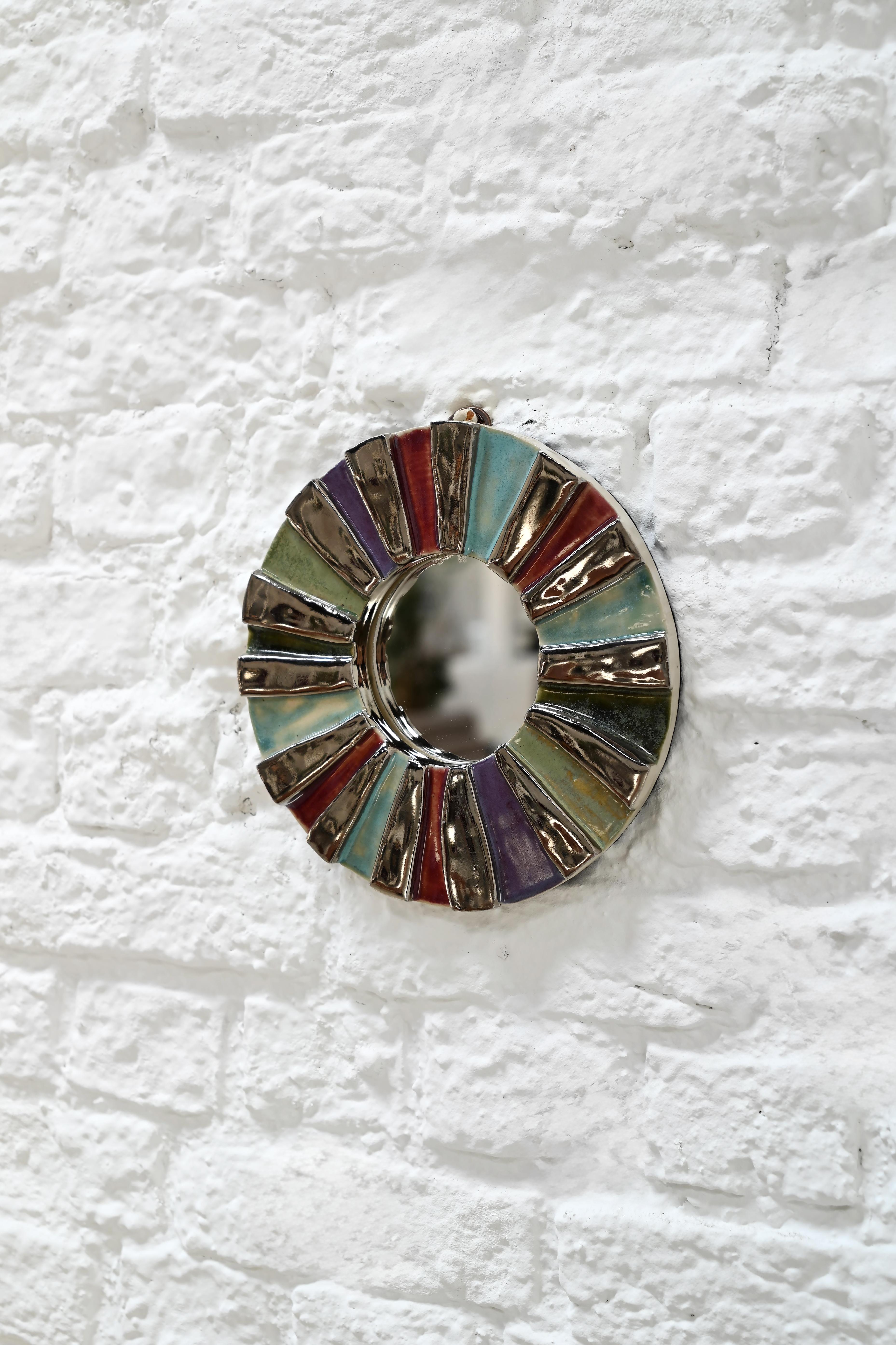 1950er Jahre Multicolor Sunburst-Keramikspiegel im Stil von Mithe Espelt (Moderne der Mitte des Jahrhunderts) im Angebot