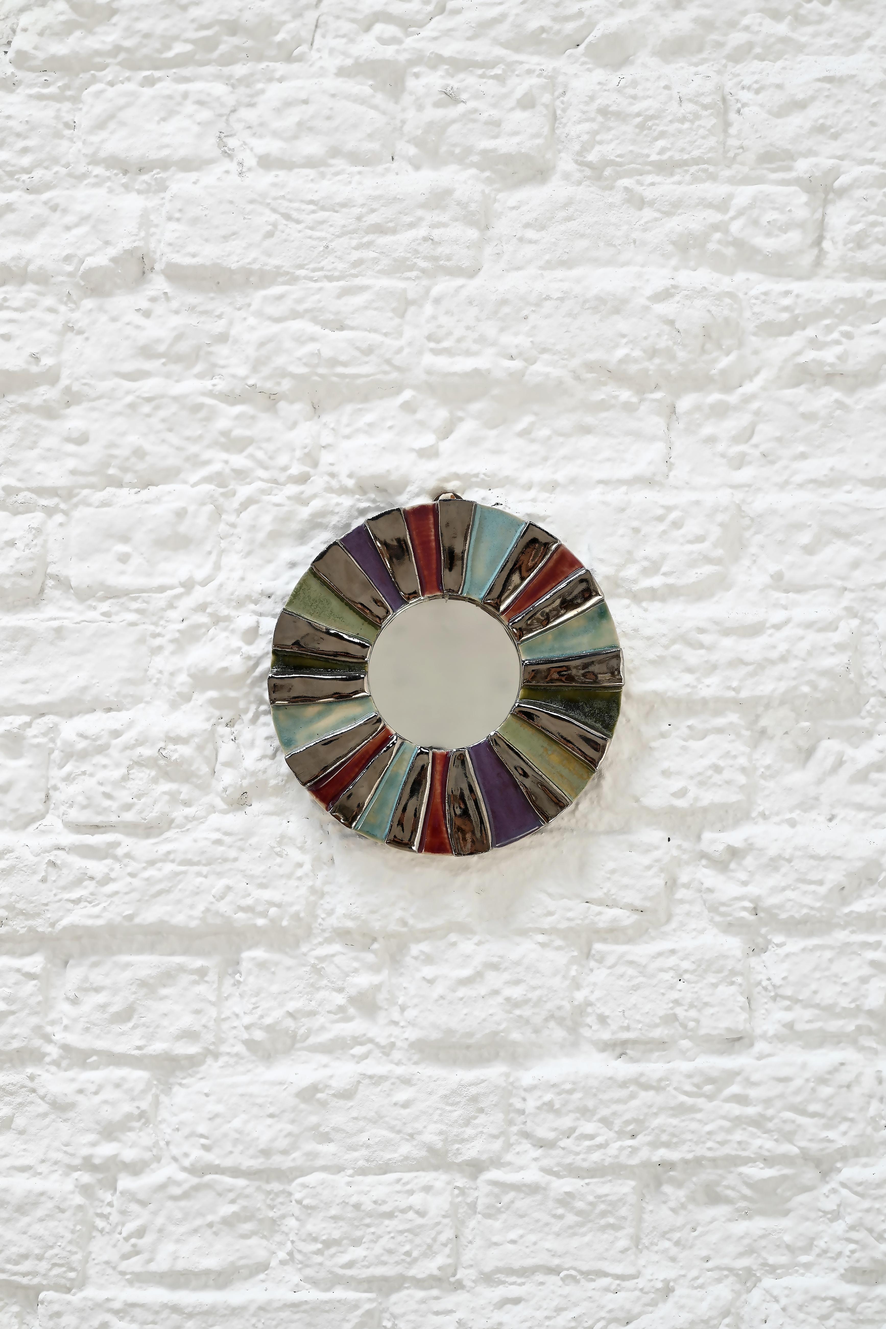 1950er Jahre Multicolor Sunburst-Keramikspiegel im Stil von Mithe Espelt (Französisch) im Angebot