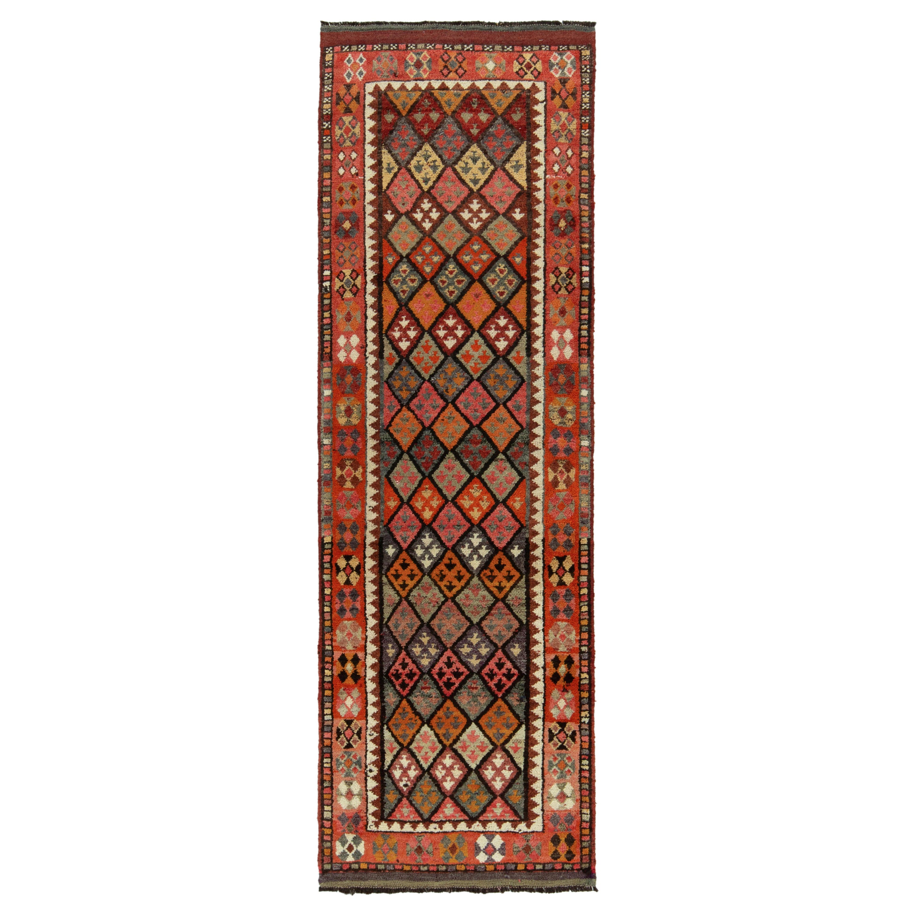 1950er Jahre Mehrfarbiger Vintage Tribal Runner Rot mit geometrischem Muster von Teppich & Kelim