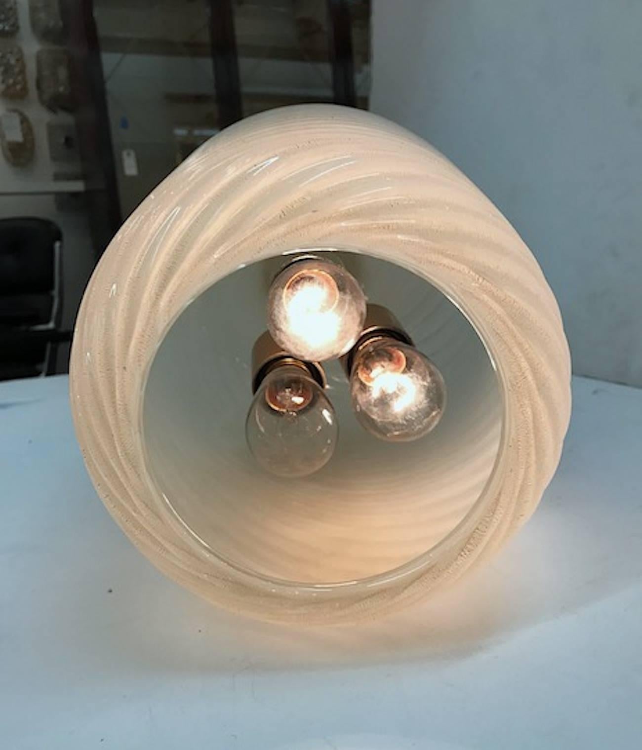 Metà XX secolo Lampada a sospensione in vetro soffiato avventurina di Murano del 1950 in vendita
