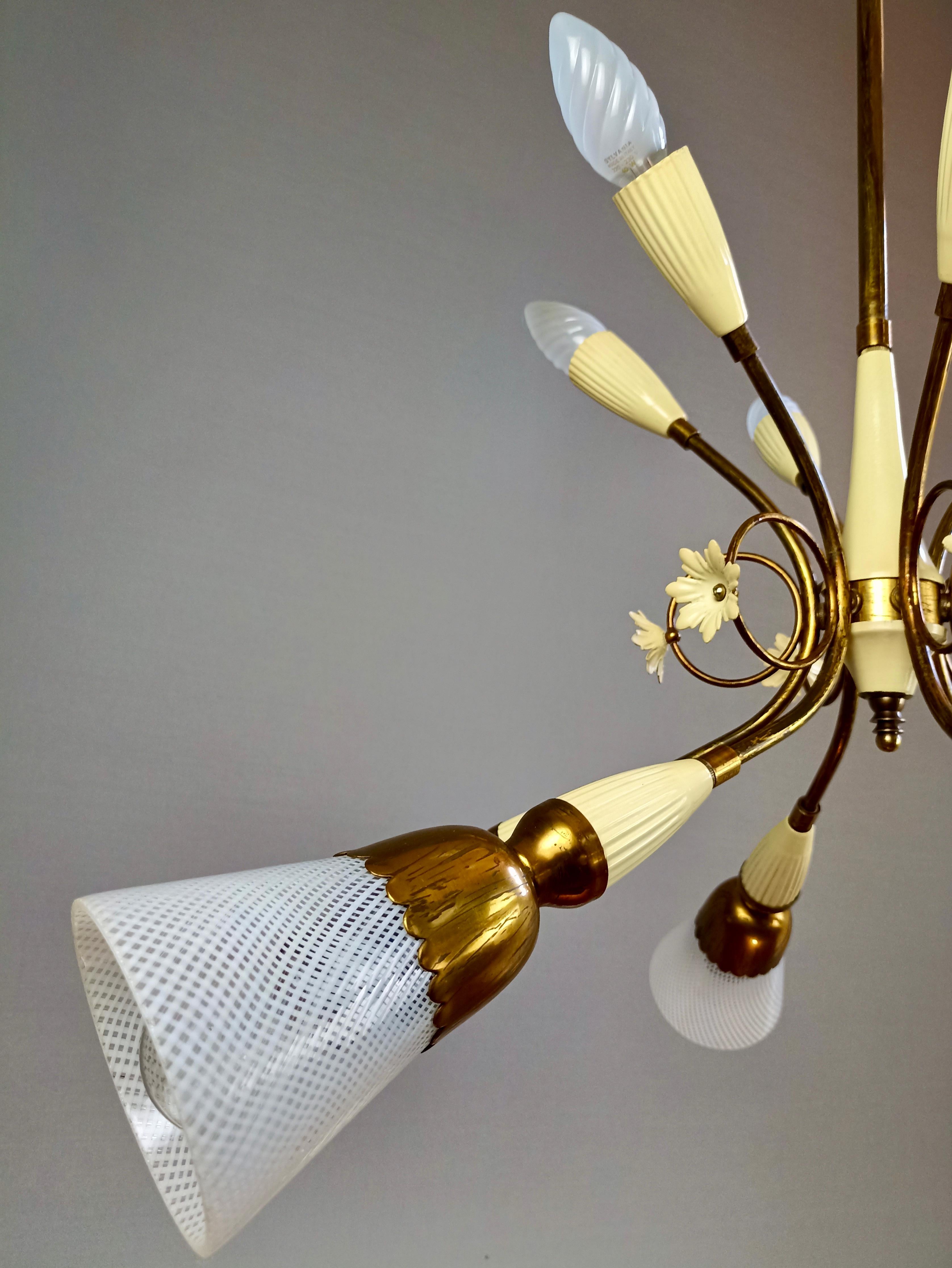 1950s Murano glass and gilt brass twelve-light Italian chandelier. For Sale 5