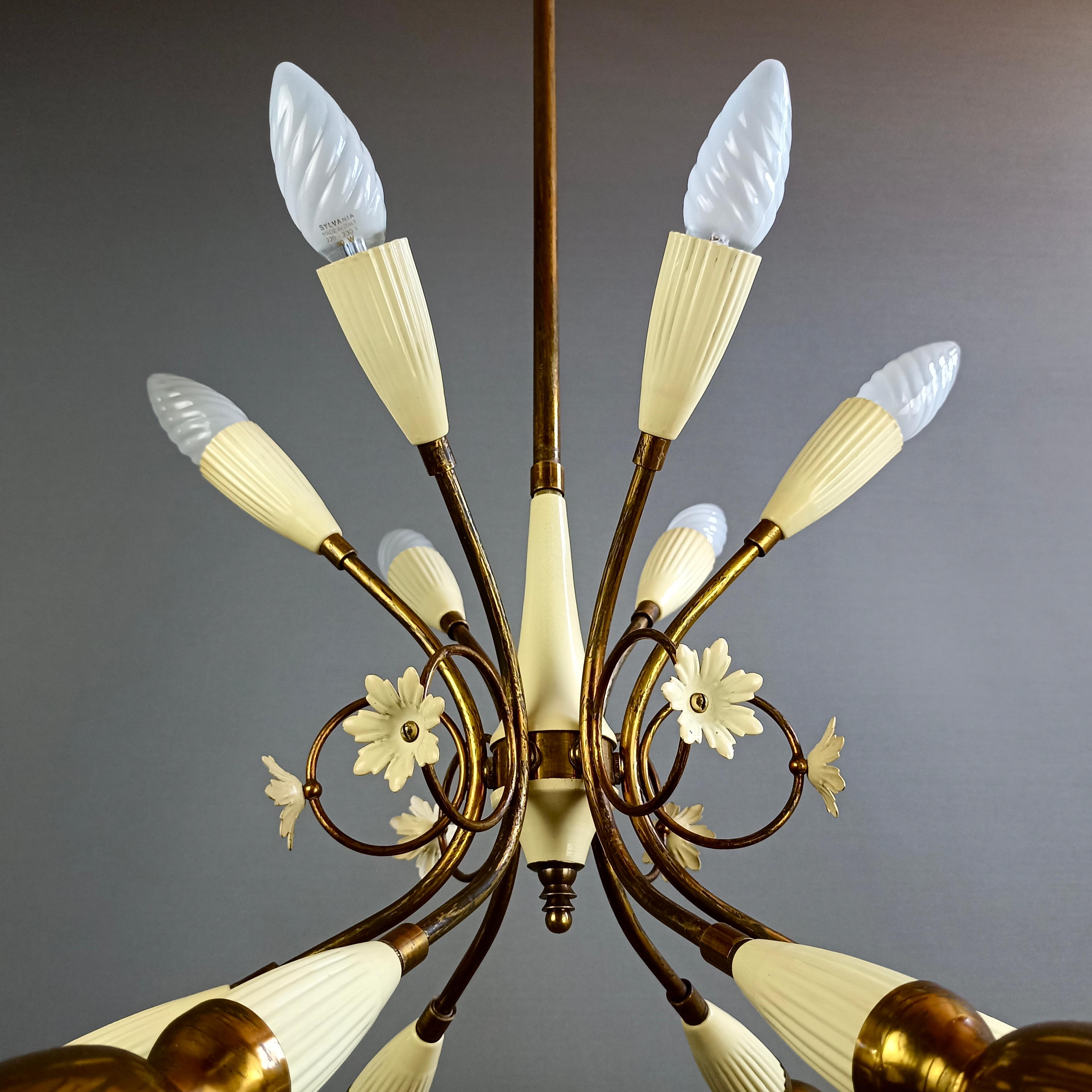 1950s Murano glass and gilt brass twelve-light Italian chandelier. For Sale 6
