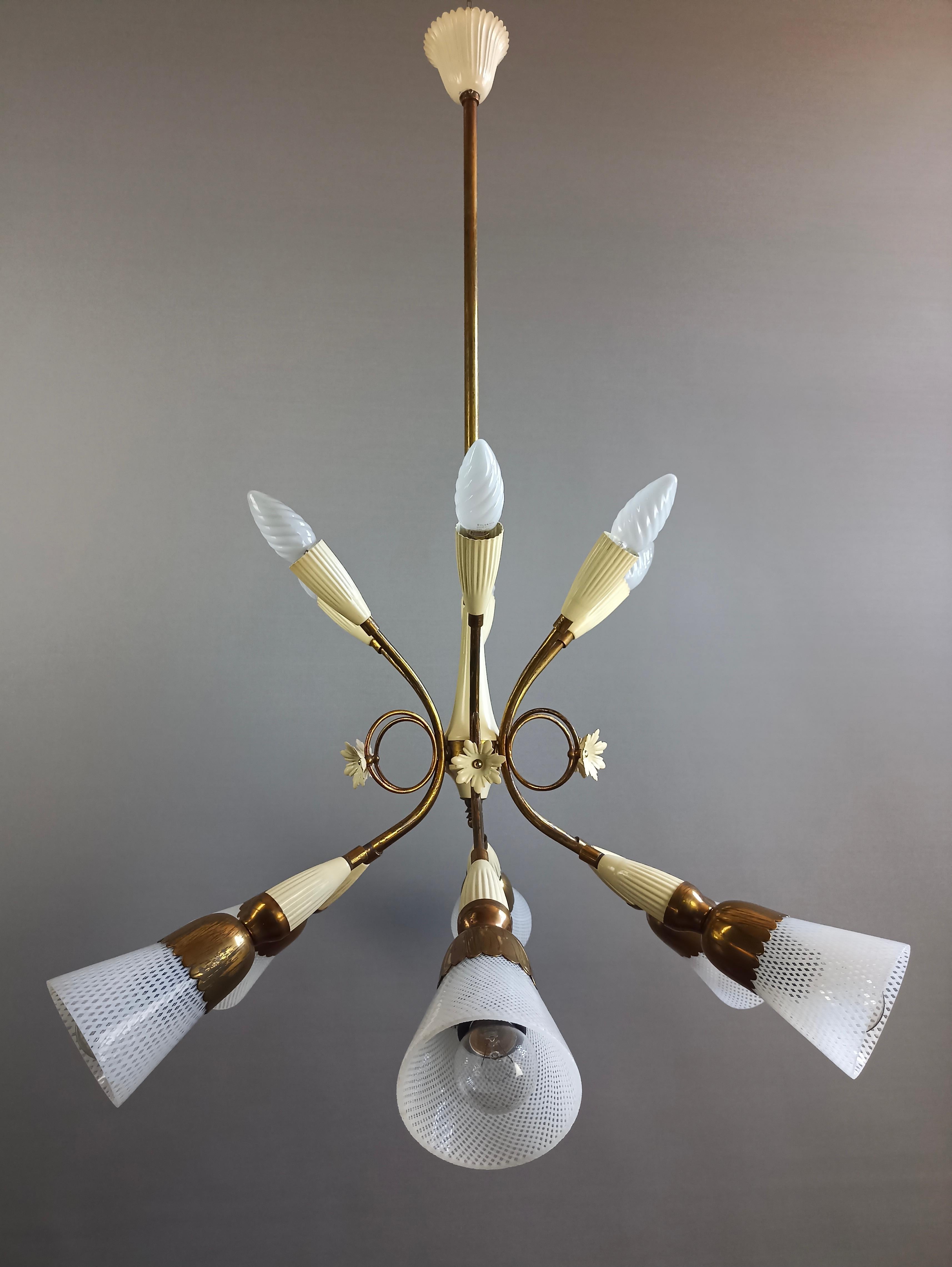 Mid-Century Modern 1950s Murano glass and gilt brass twelve-light Italian chandelier. For Sale
