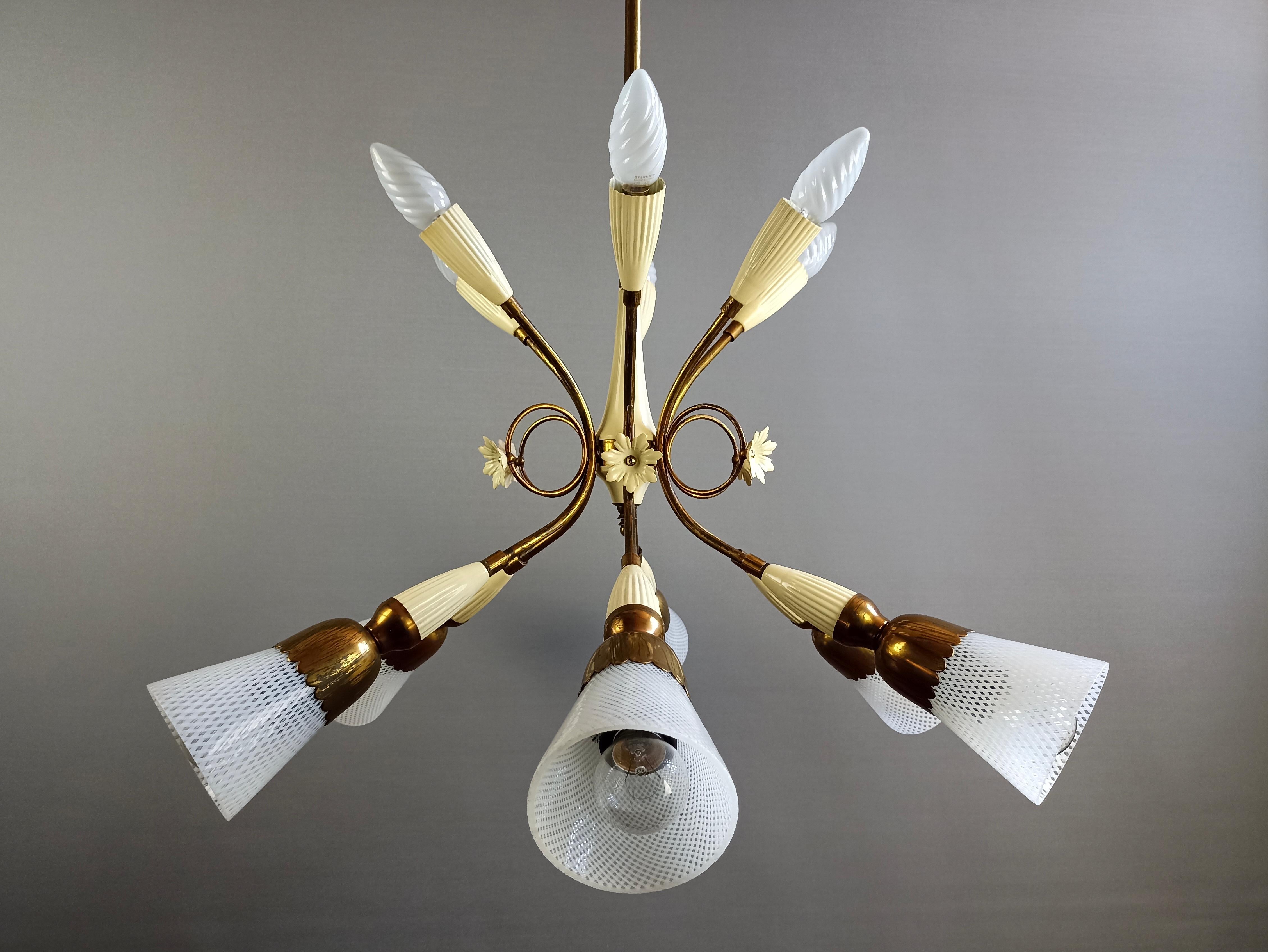Hand-Crafted 1950s Murano glass and gilt brass twelve-light Italian chandelier. For Sale