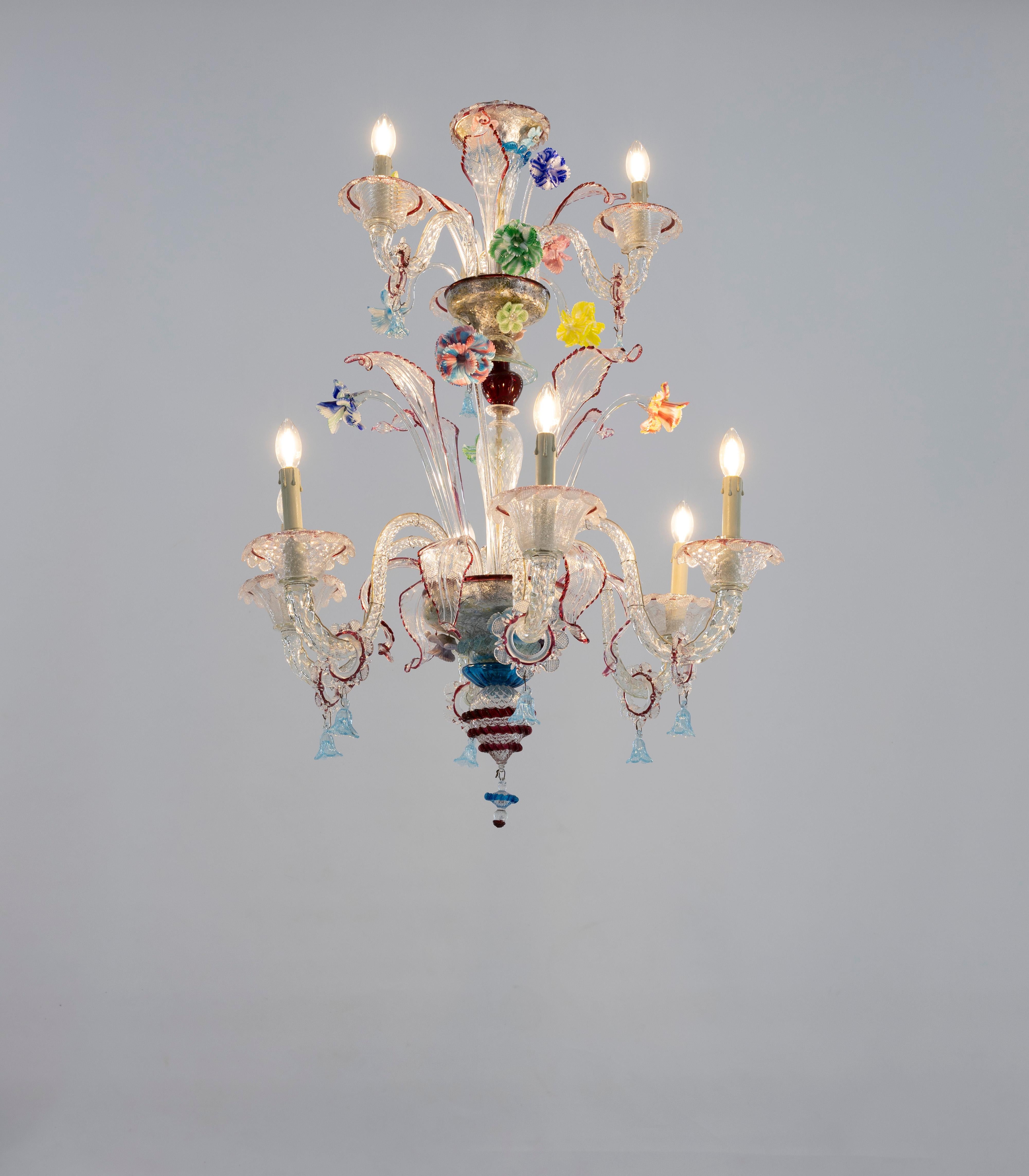 Lustre en verre de Murano des années 1950 avec des accents de rubis et des motifs floraux vibrants en vente 2