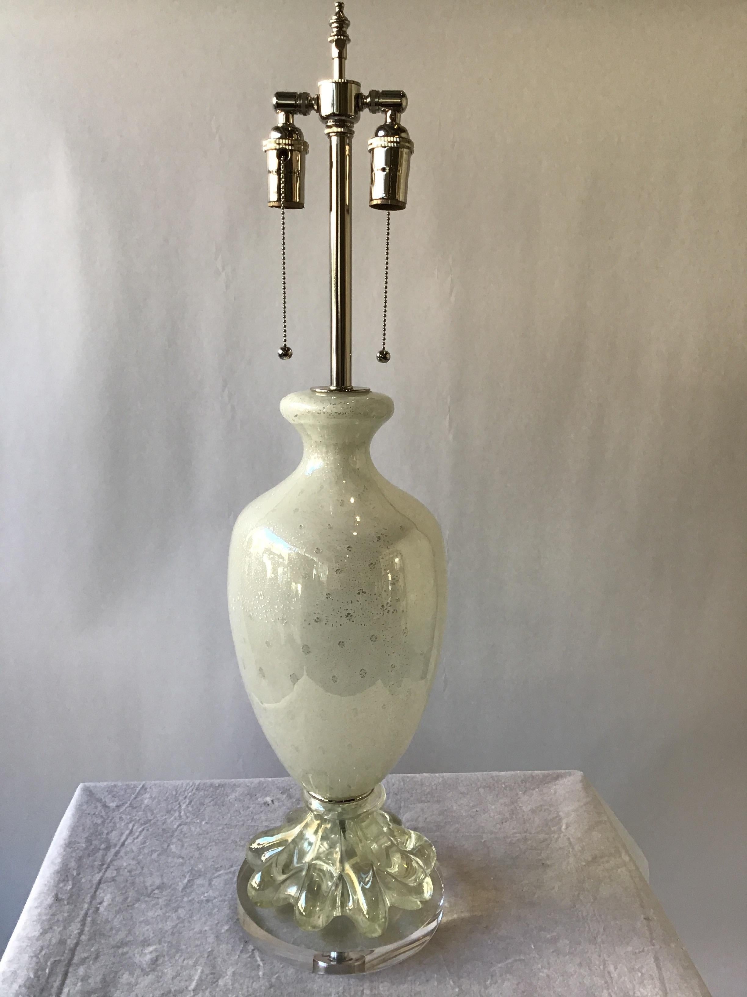 Mid-20th Century 1950s Murano White Glass Table Lamp For Sale