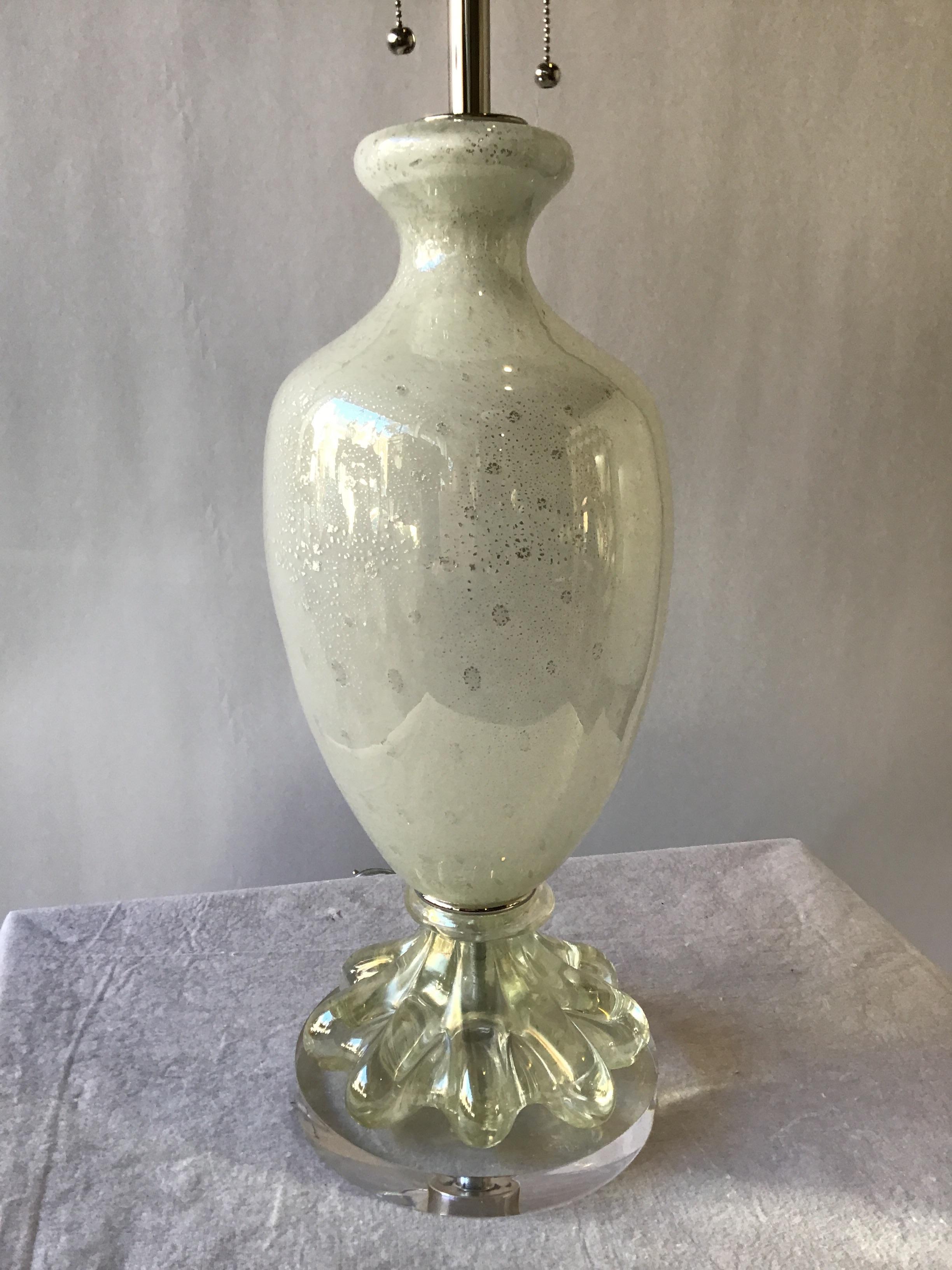 1950s Murano White Glass Table Lamp For Sale 3