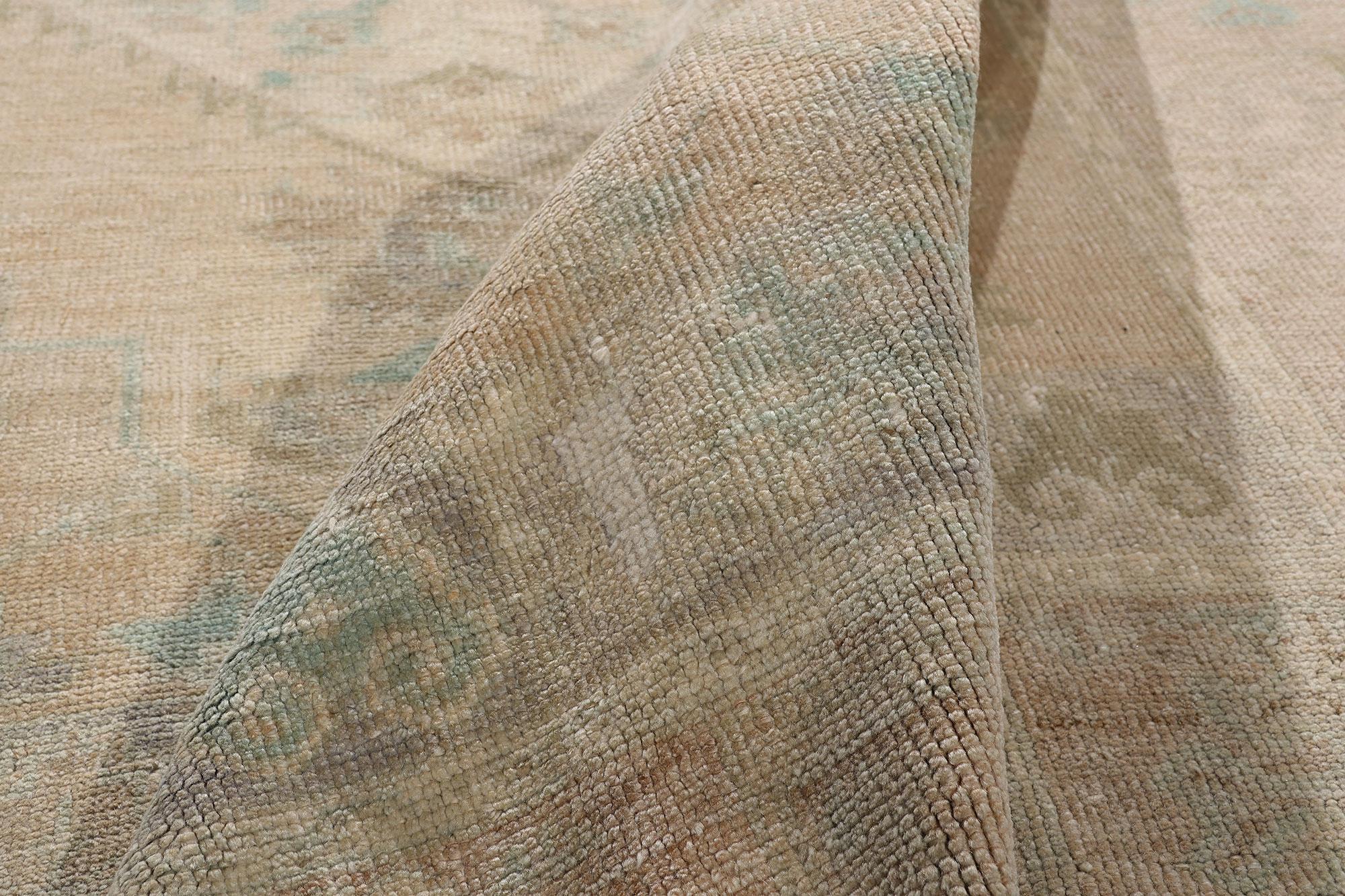 1950's Muted Turkish Oushak Carpet with Modern Style en venta 3