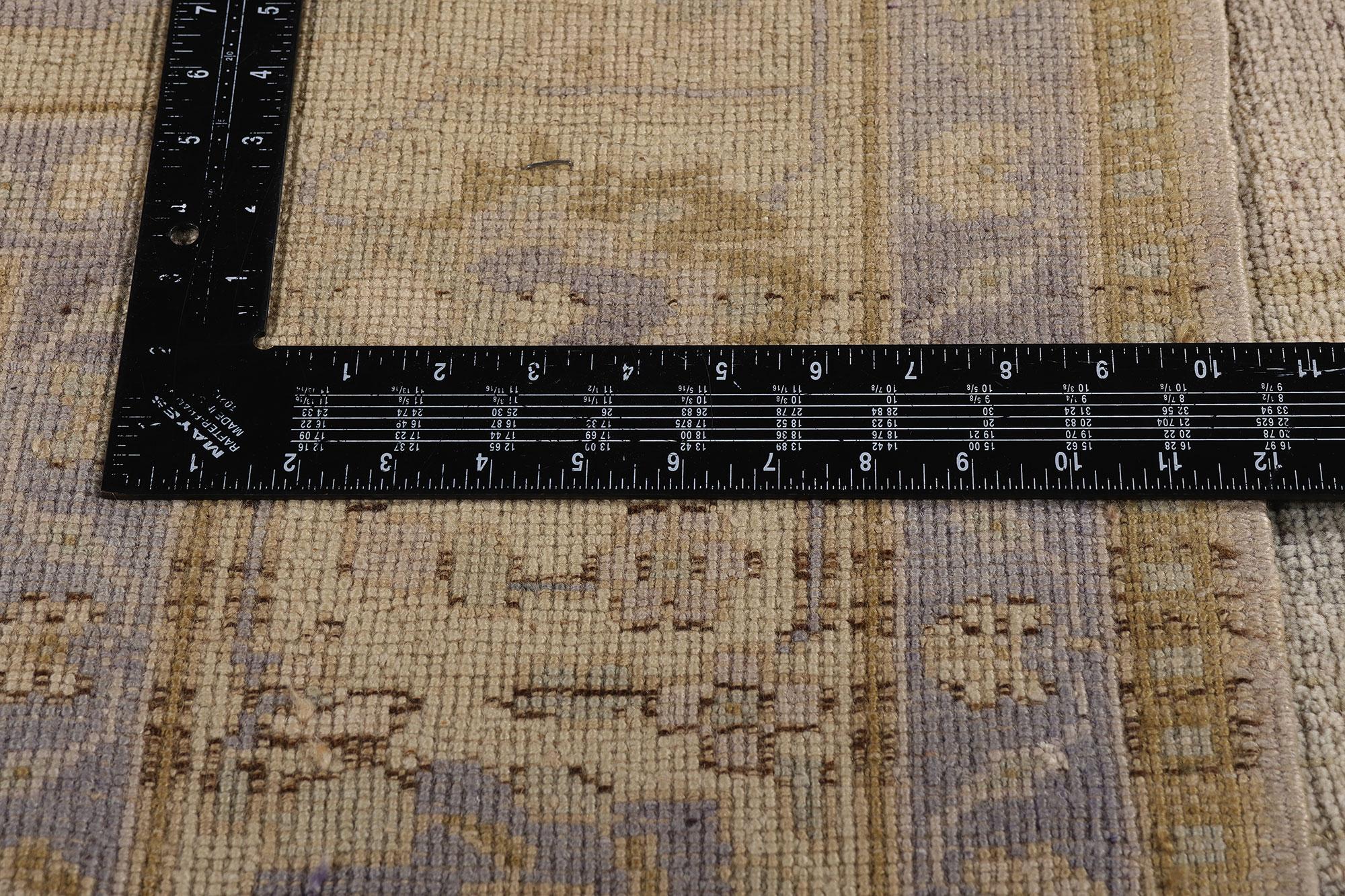 1950's Muted Turkish Oushak Carpet with Modern Style en venta 4