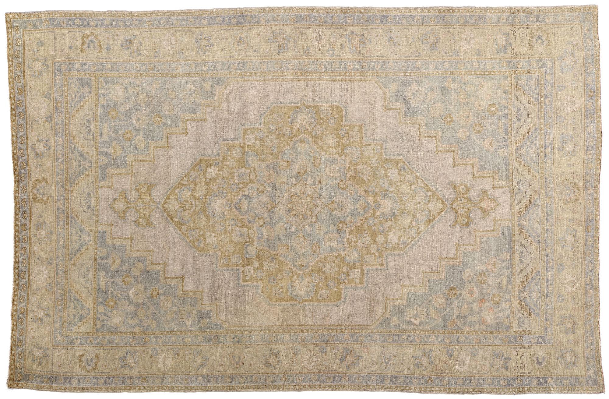 1950's Muted Turkish Oushak Carpet with Modern Style Turco en venta