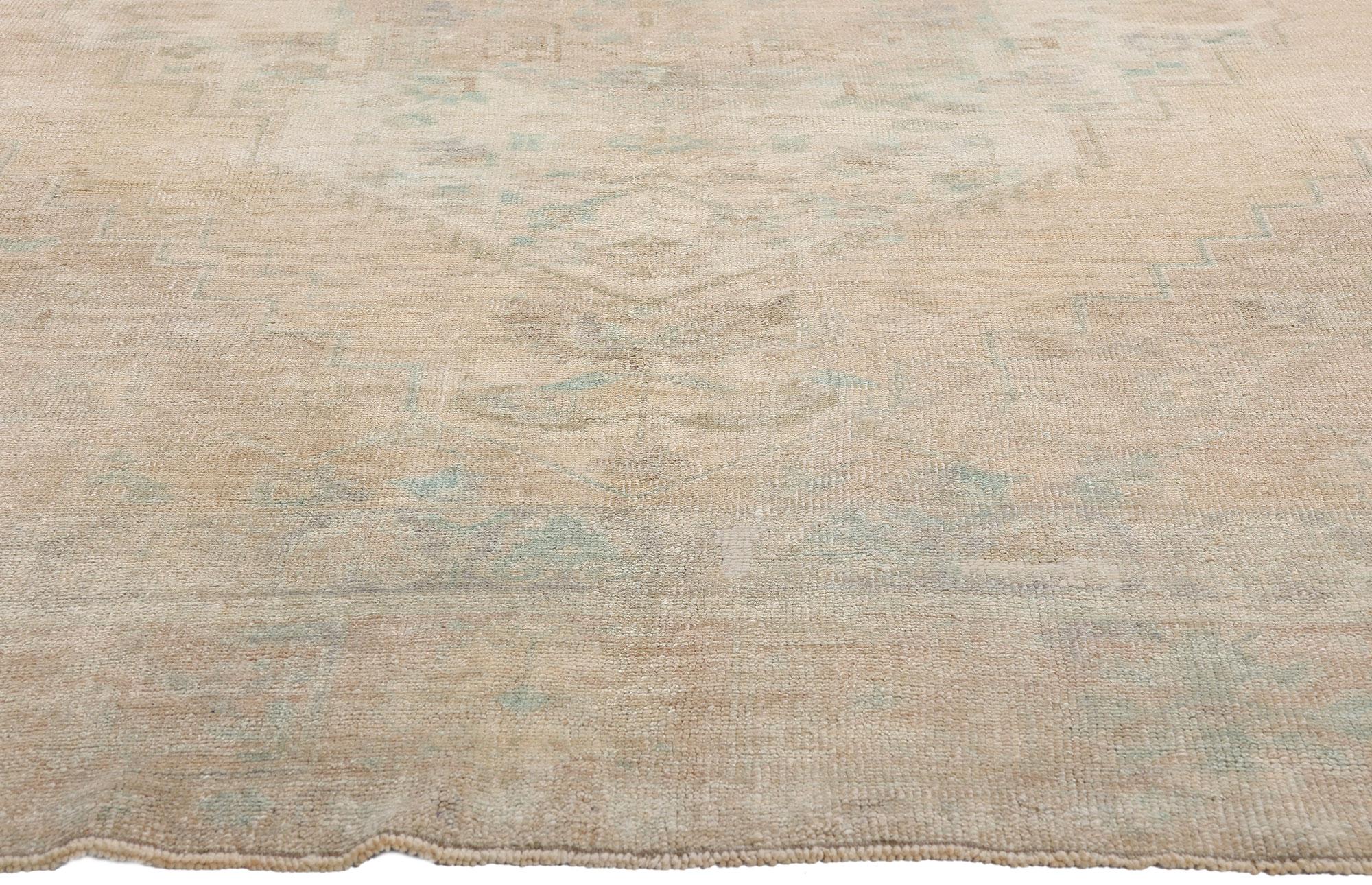 1950's Muted Turkish Oushak Carpet with Modern Style Anudado a mano en venta