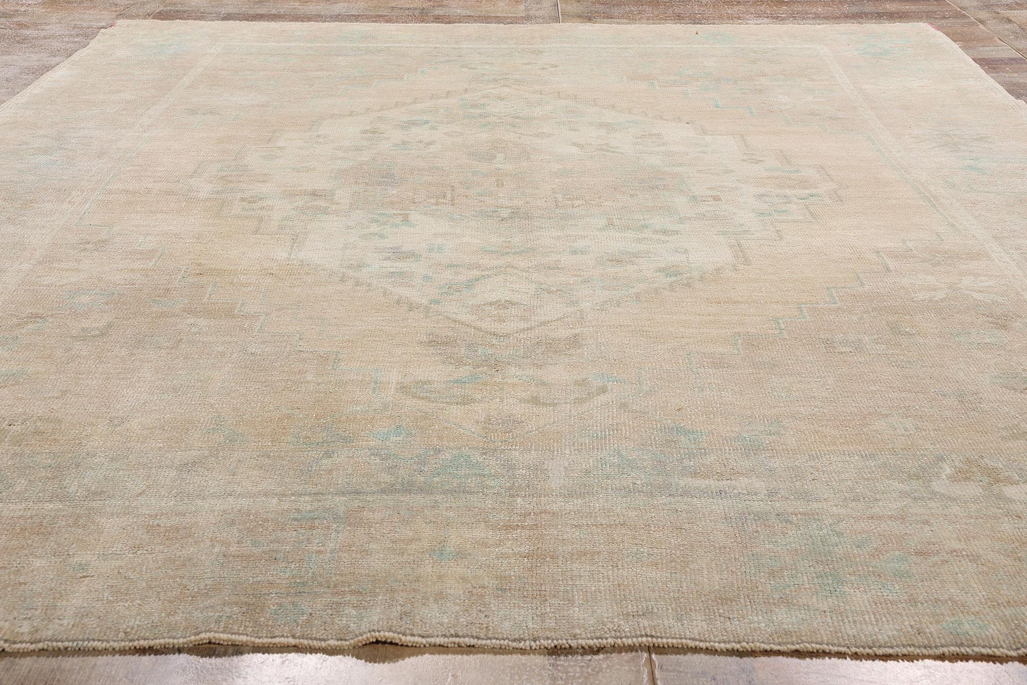 1950's Muted Turkish Oushak Carpet with Modern Style siglo XX en venta