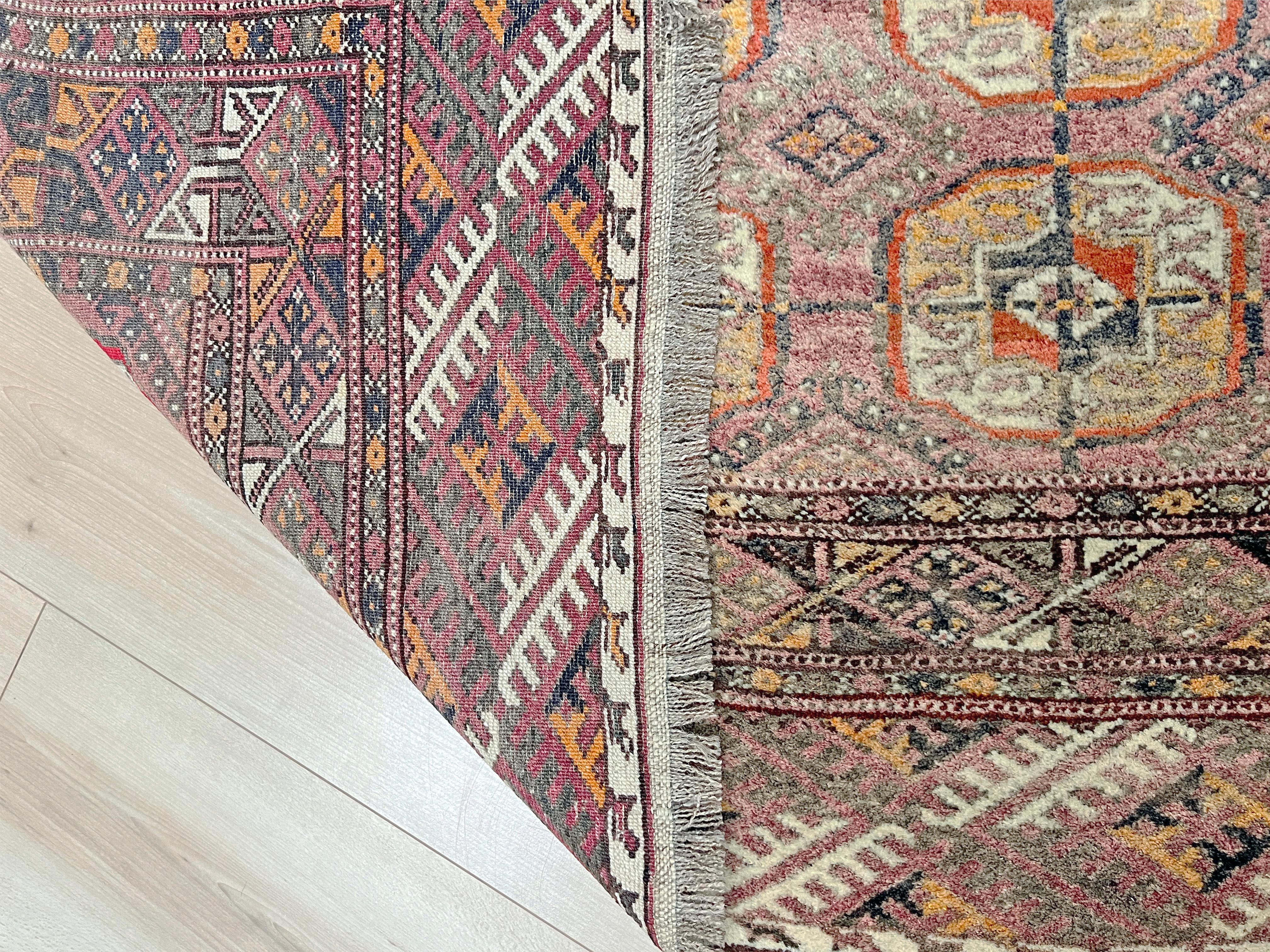 Tapis Bukhara Turkmen des années 1950 • Tapis vintage tissé à la main (3′7″×5′1″) en vente 1