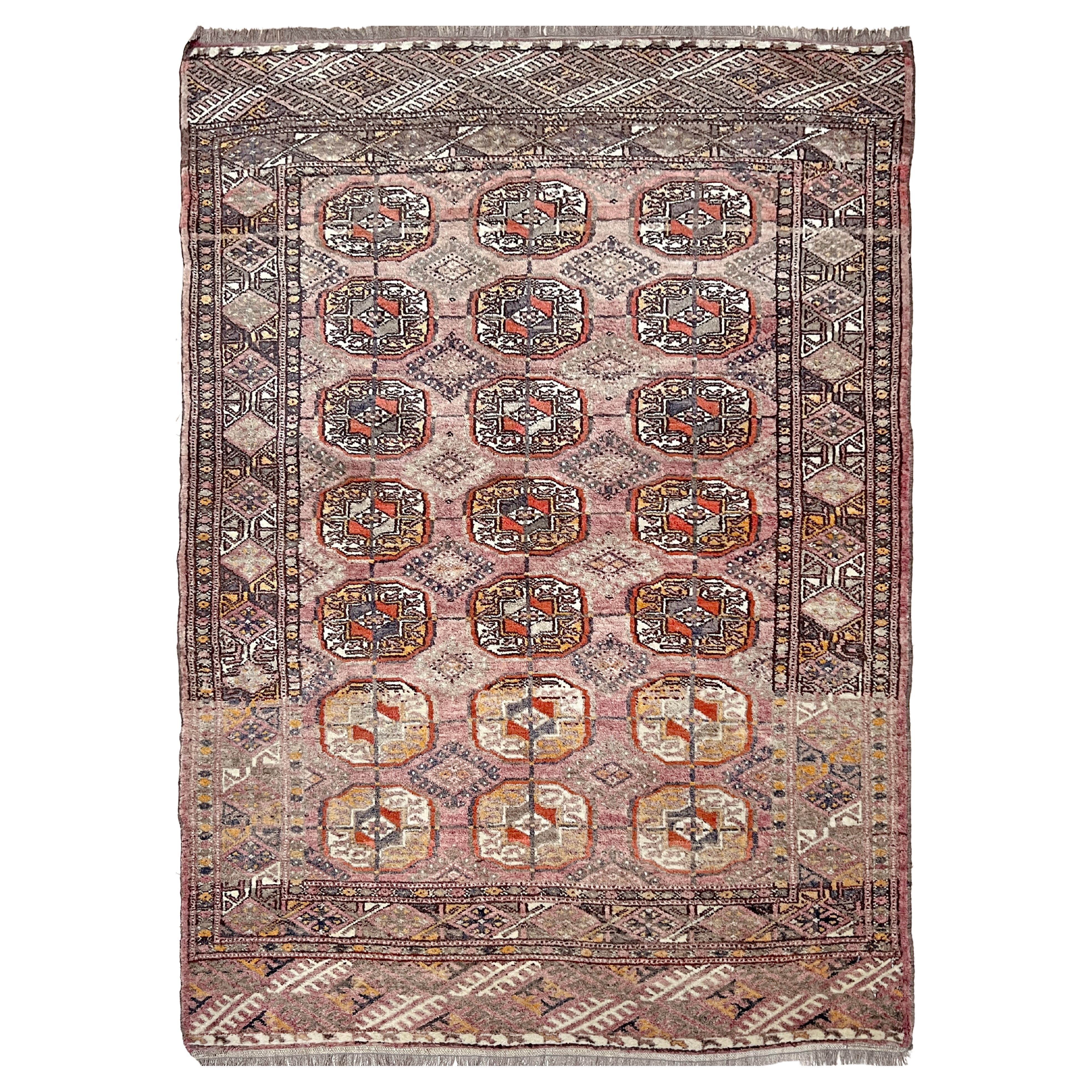 Tapis Bukhara Turkmen des années 1950 • Tapis vintage tissé à la main (3′7″×5′1″) en vente